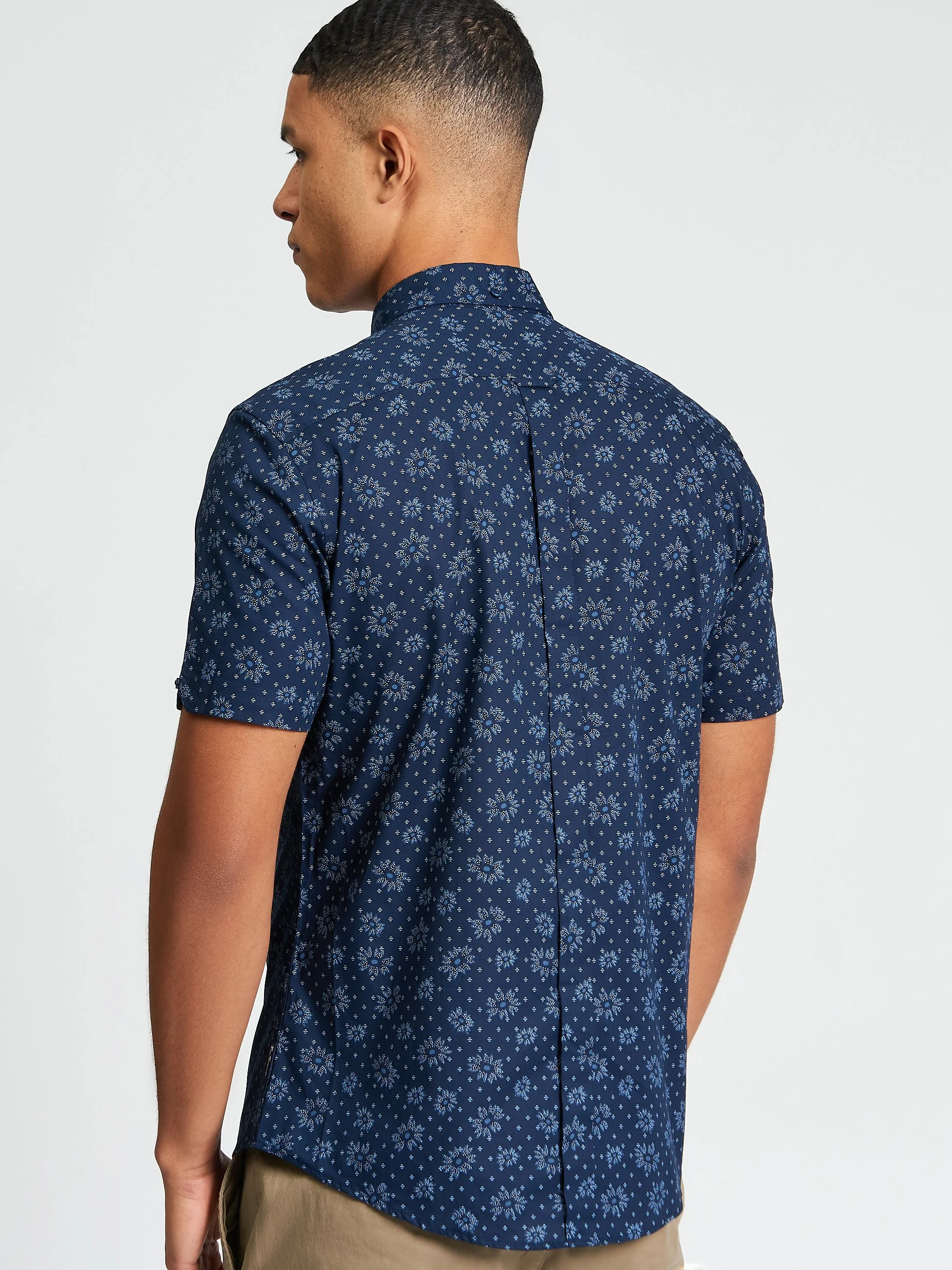 Ben-Sherman-Floral-Geo-Print-Shirt-1013405_025_CottonWool (4).jpg