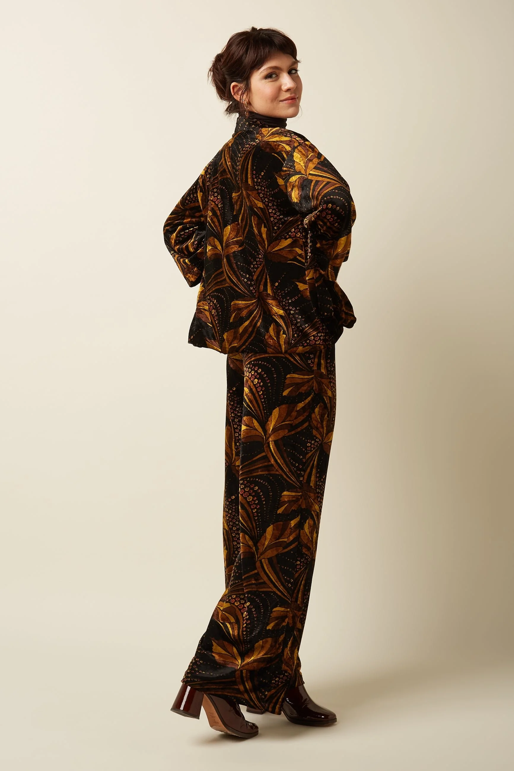 King-Louie-Noor-Velvet-Jacket-Shimmy-CottonWool (2).jpg