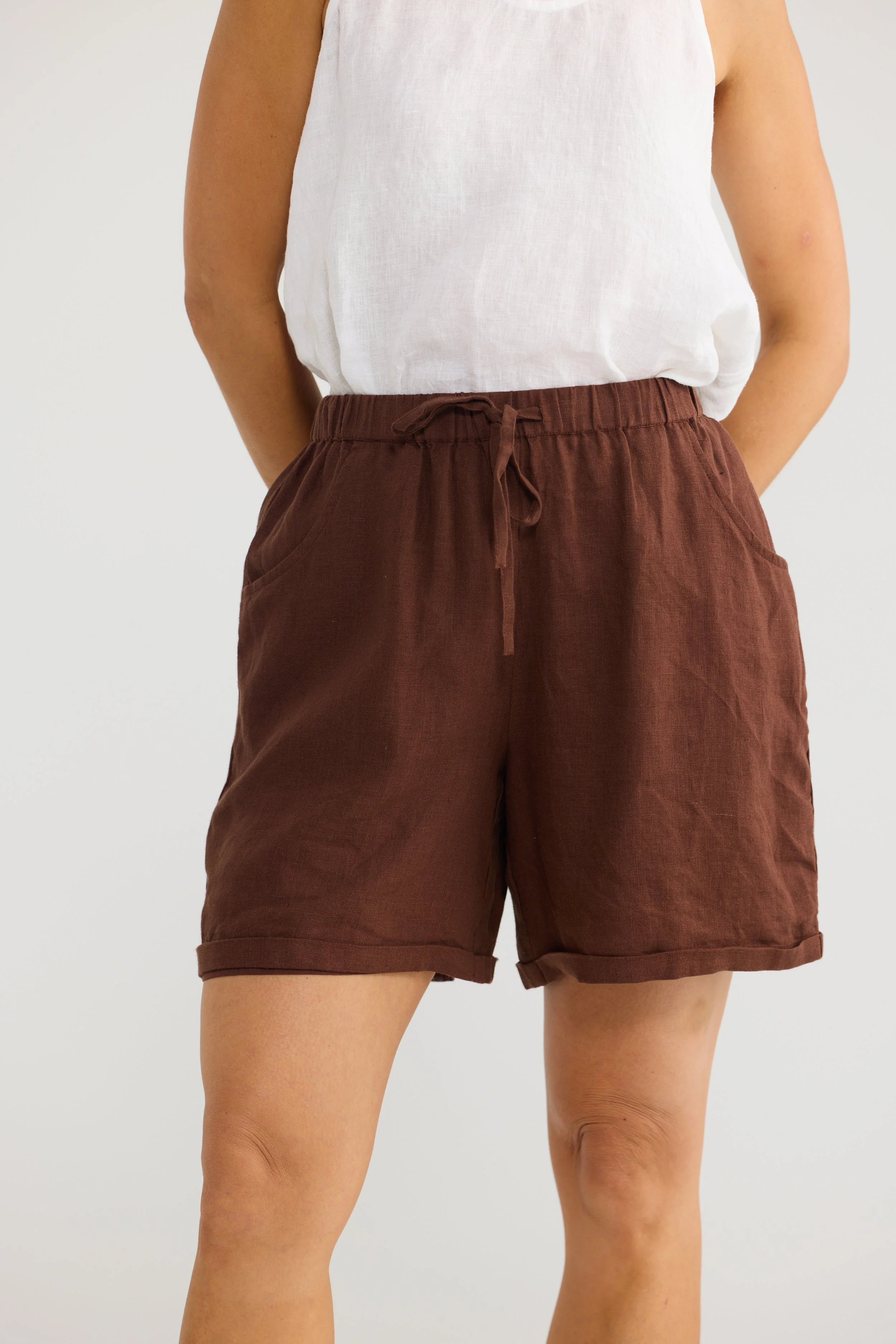 SHANTY-SH26339-1_Dune Shorts_Chocolate Linen_CottonWool (1).jpg