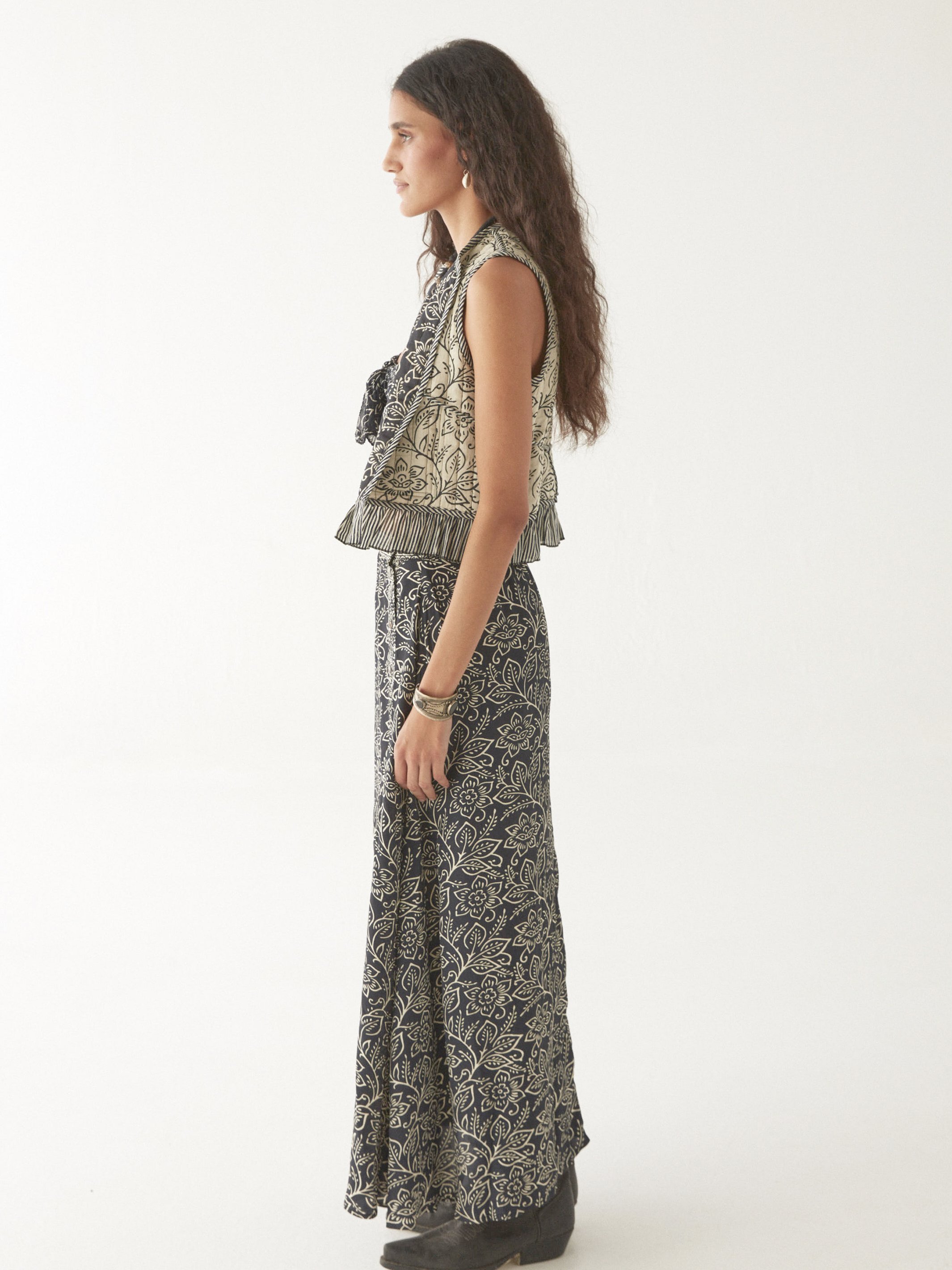 MAISON HOTEL - E-COMM SS26 - DAY 6_022_JASMINE SOUR FERNANDA_JASMINE NIGHT EEVA_JASMINE NIGHT GOAA_1914.jpg