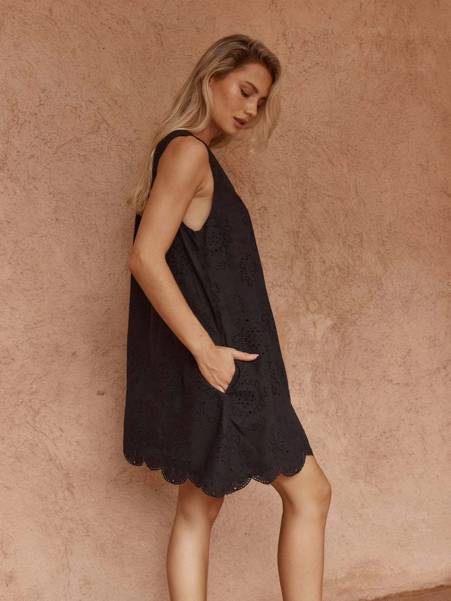SASS-Mavis-Broderie-Shift-SS20859-BLACK_CottonWool (2).jpg