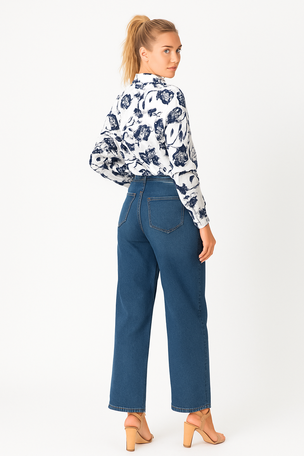 Lola-Australia-Montana-Shirt-Capri-Navy-CottonWool.png