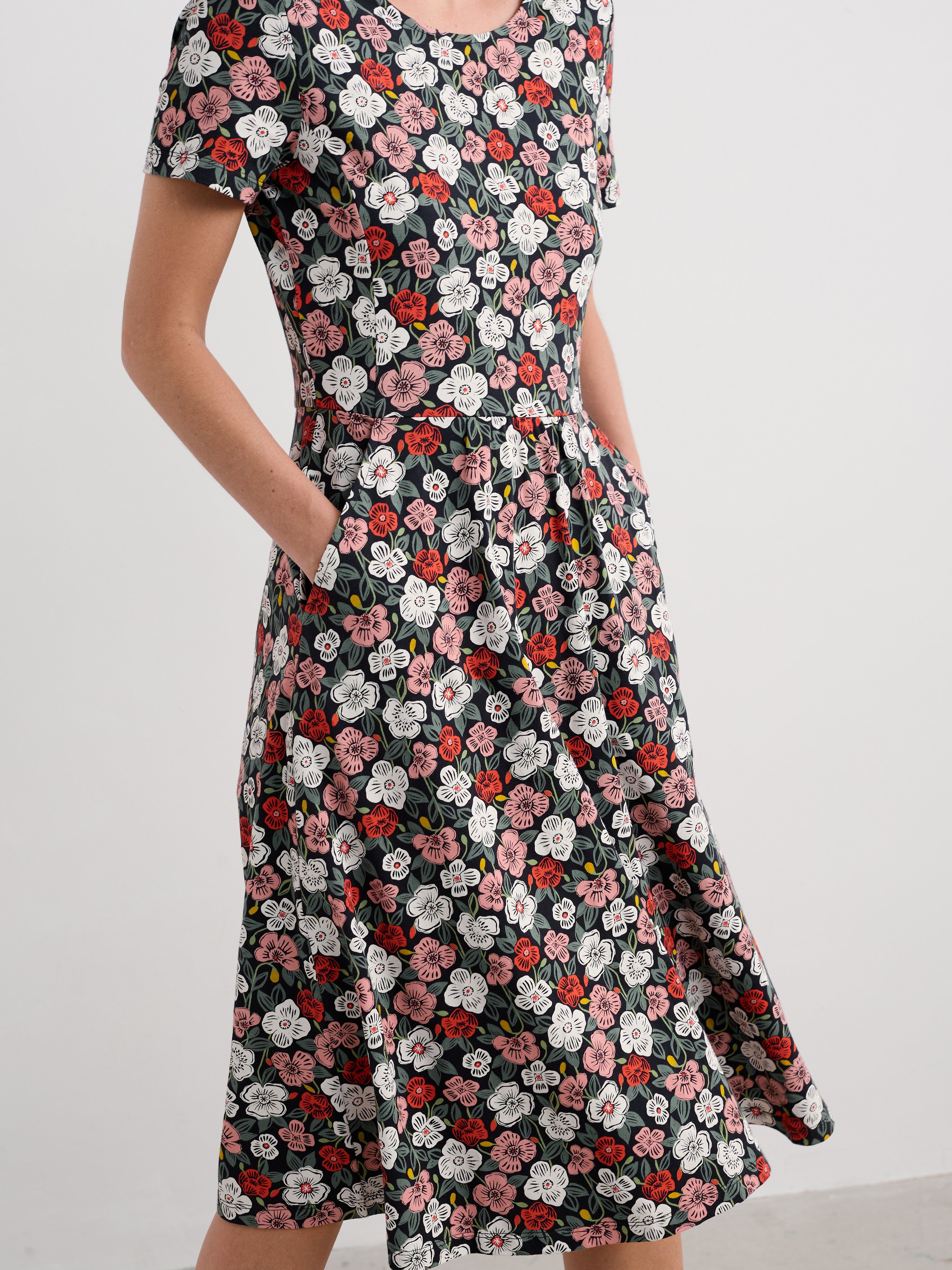 Seasalt-SS April Dress - Floral Tumble Onyx - CottonWool (4).jpg