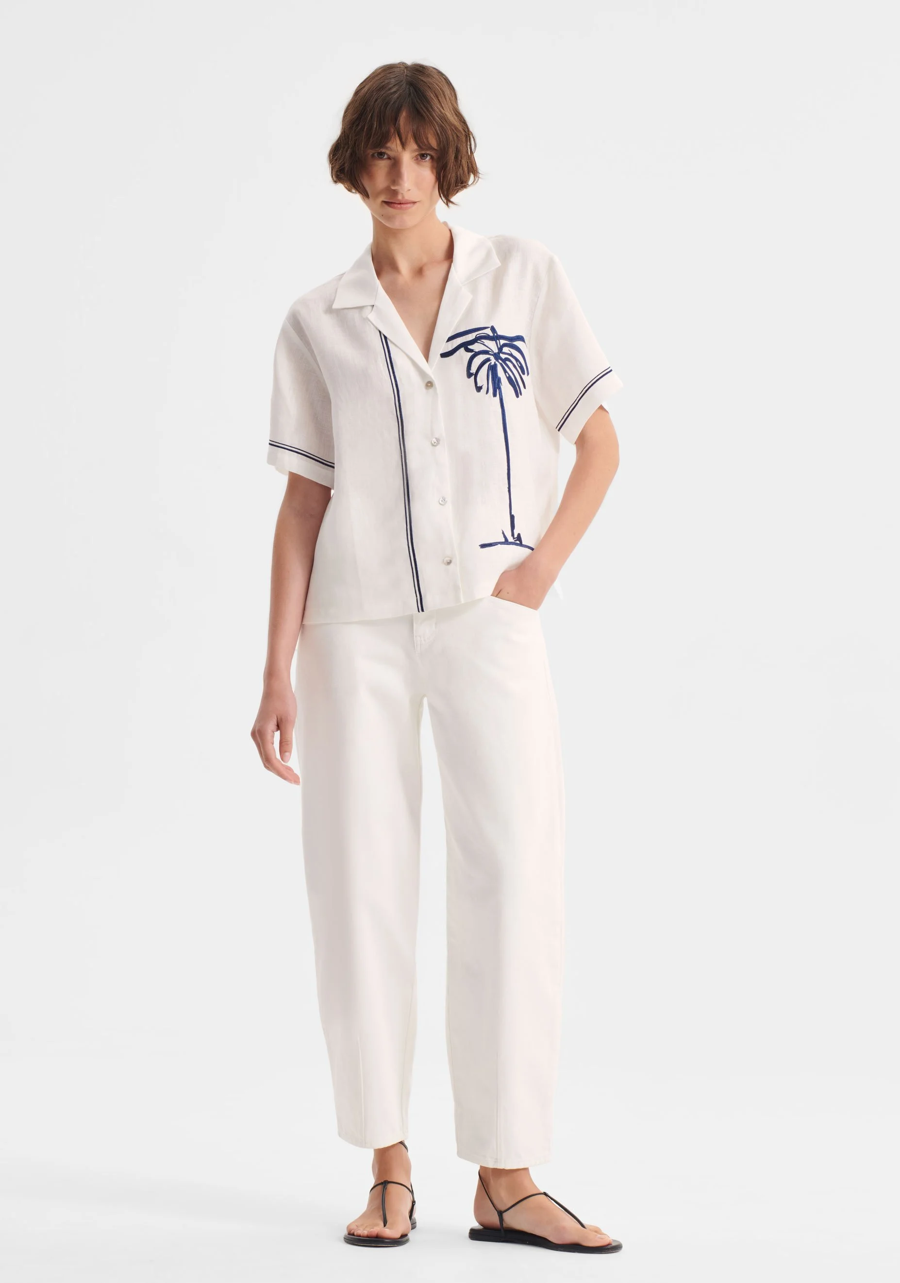 Morrison-SS25-Capri-Linen-Shirt-White_CottonWool (2).jpg