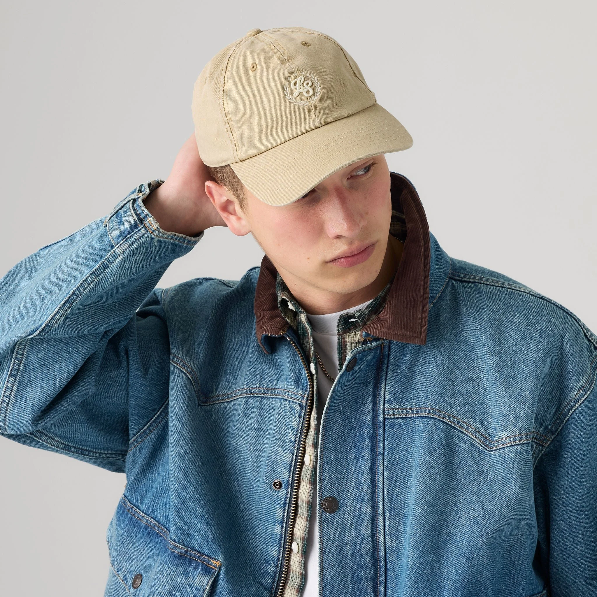 Levis-Varsity-Baseball-Cap-Light-Design-CottonWool (1).jpg