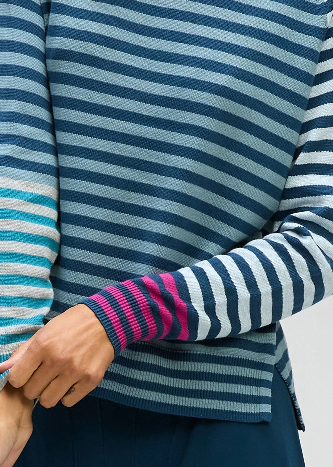 LD-and-Co-Retro-Bands-Crew-LC8168 TEAL_ CottonWool (2).jpg