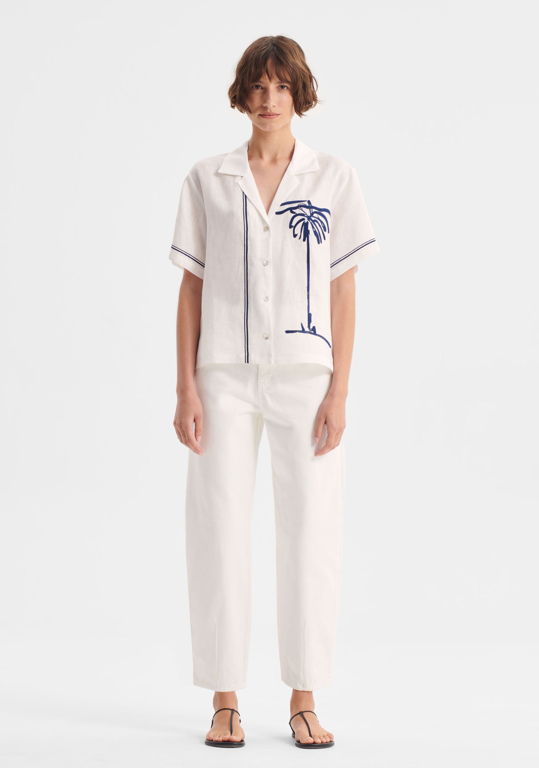 Morrison-SS25-Capri-Linen-Shirt-White_CottonWool (4).jpg