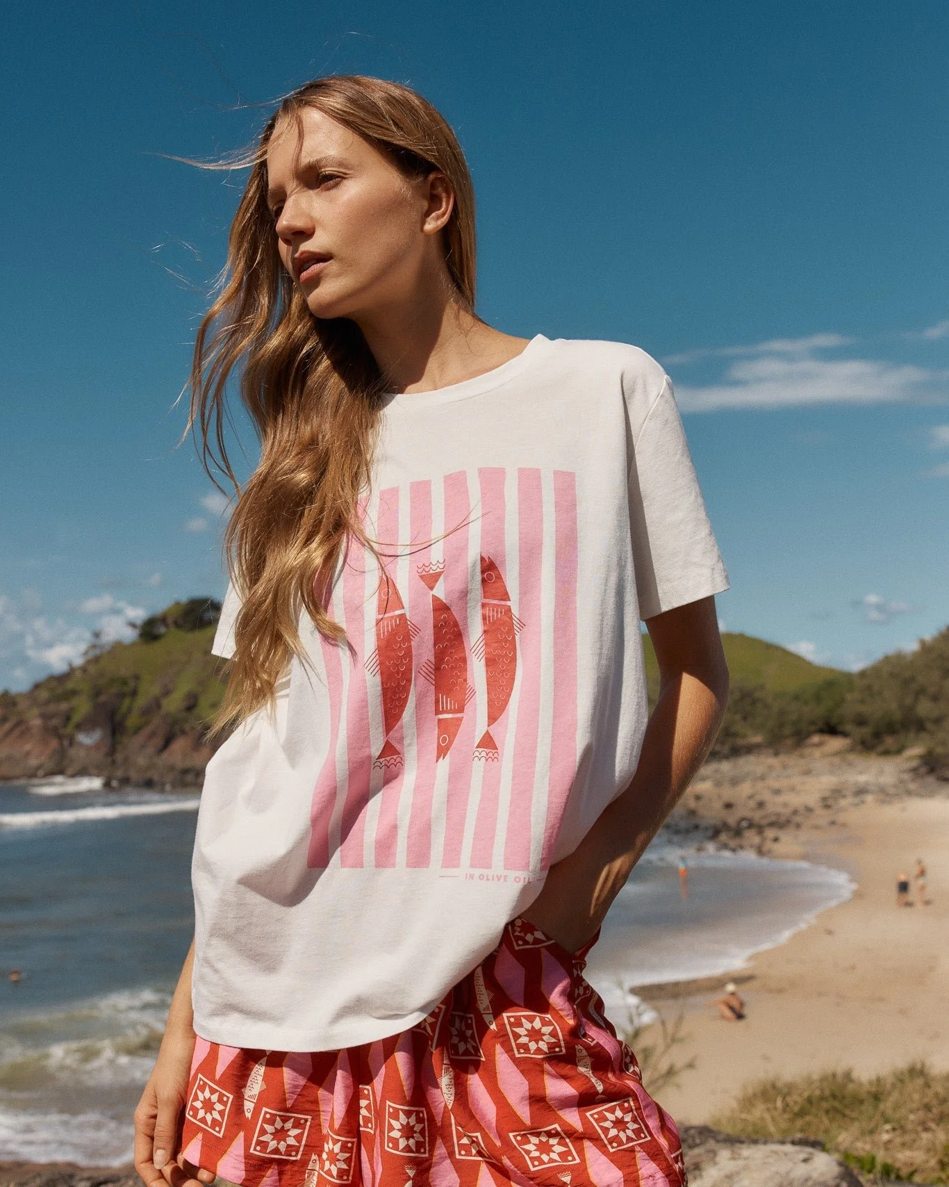 Betty-Basics-Ellia-Crew-Tee-Sardinia-CottonWool (3).jpg