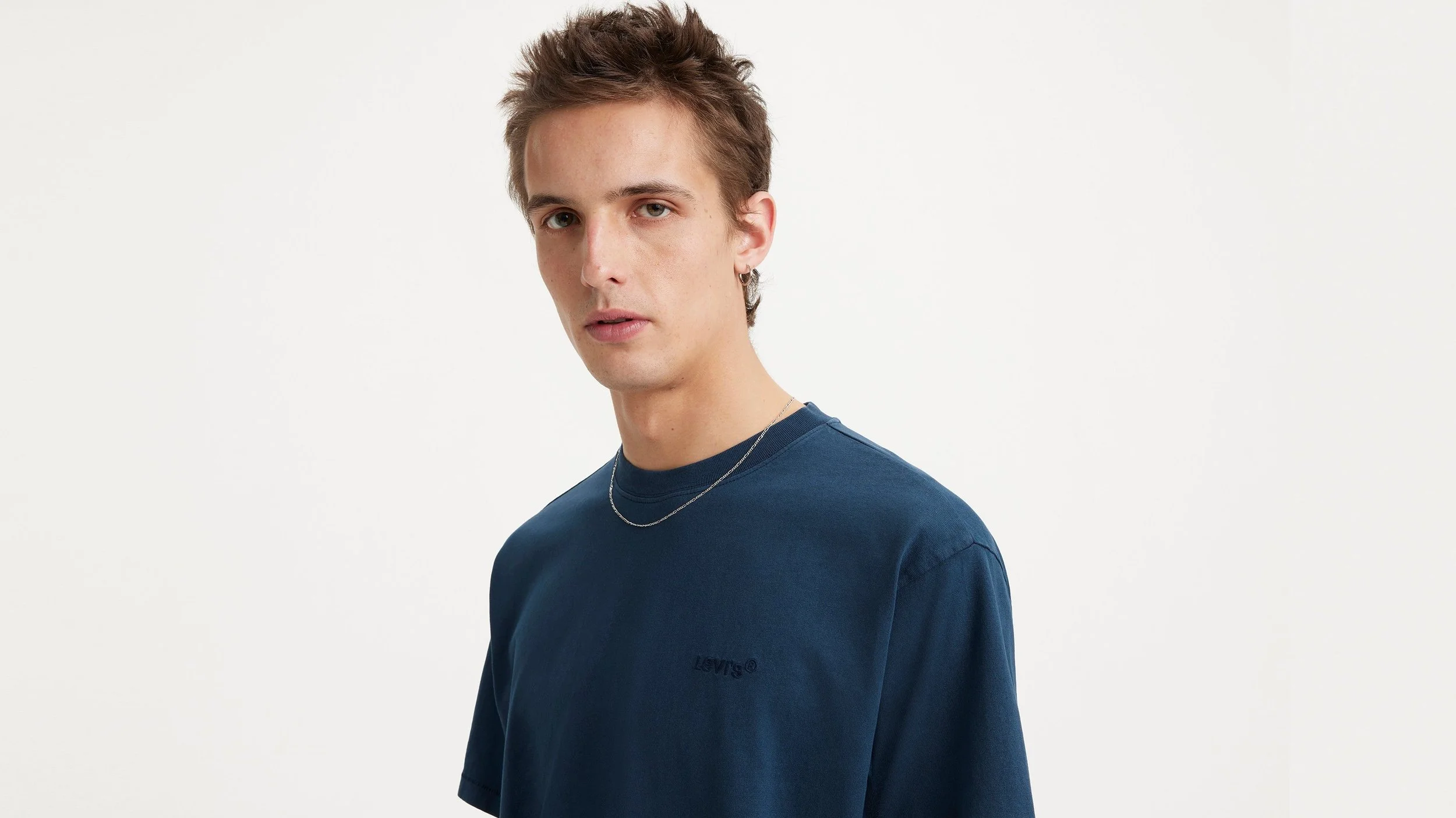 Levis-Red-Tab-Vintage-Tee-Naval-Academy-A0637-0058-CottonWool (1).jpg