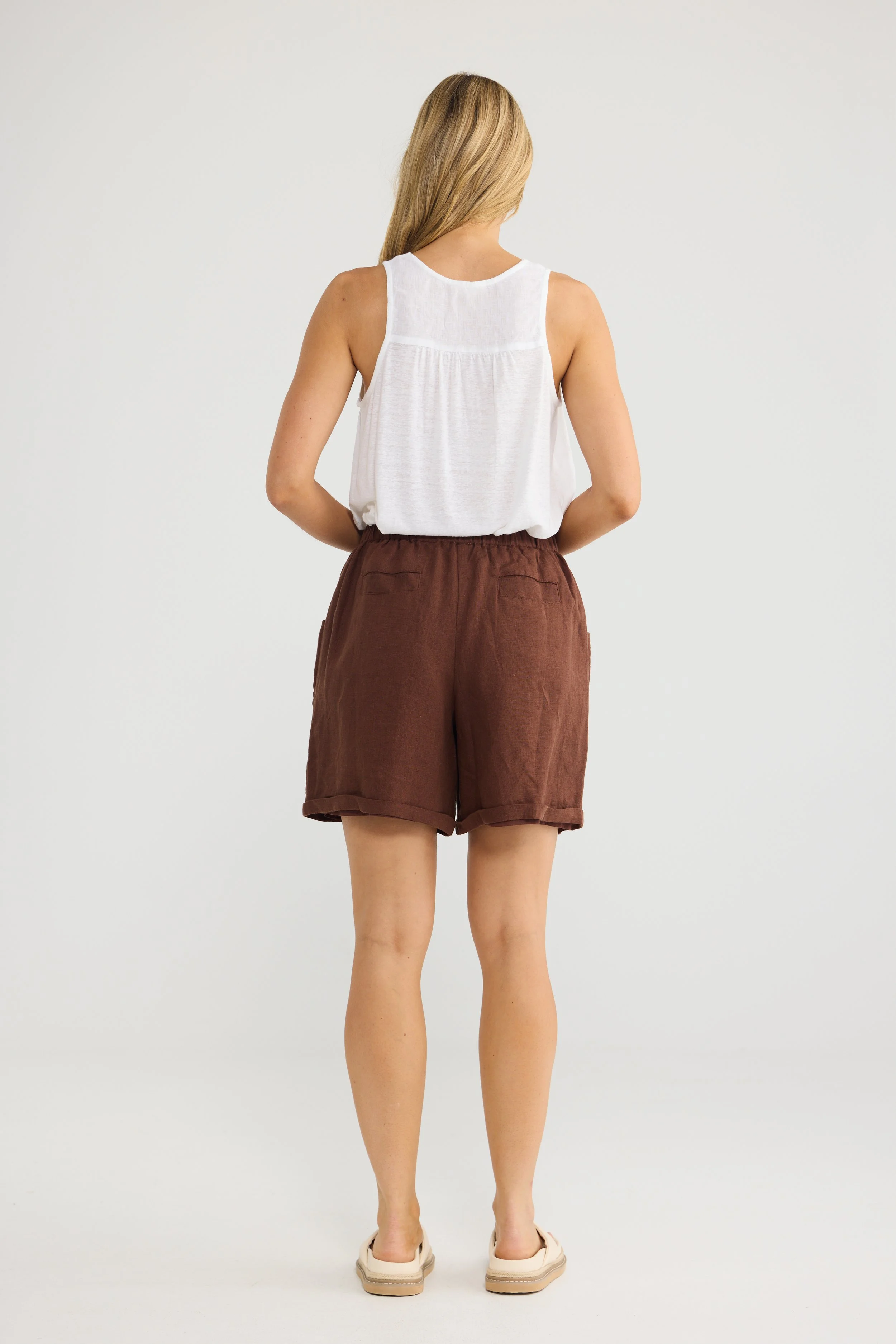 SHANTY-SH26339-1_Dune Shorts_Chocolate Linen_CottonWool (2).jpg