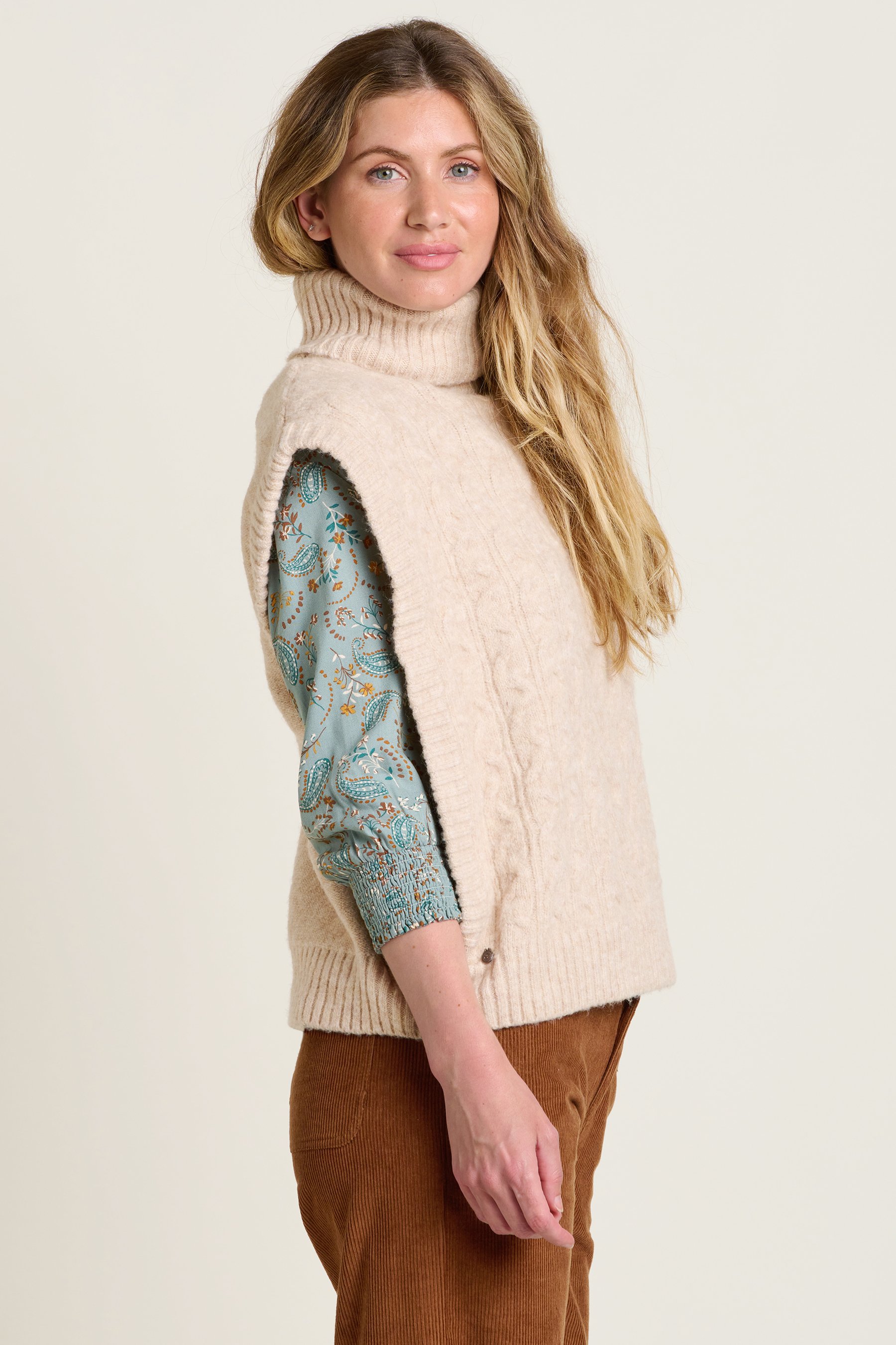 Brakeburn-Cable-Knitted-Vest-Stone-CottonWool