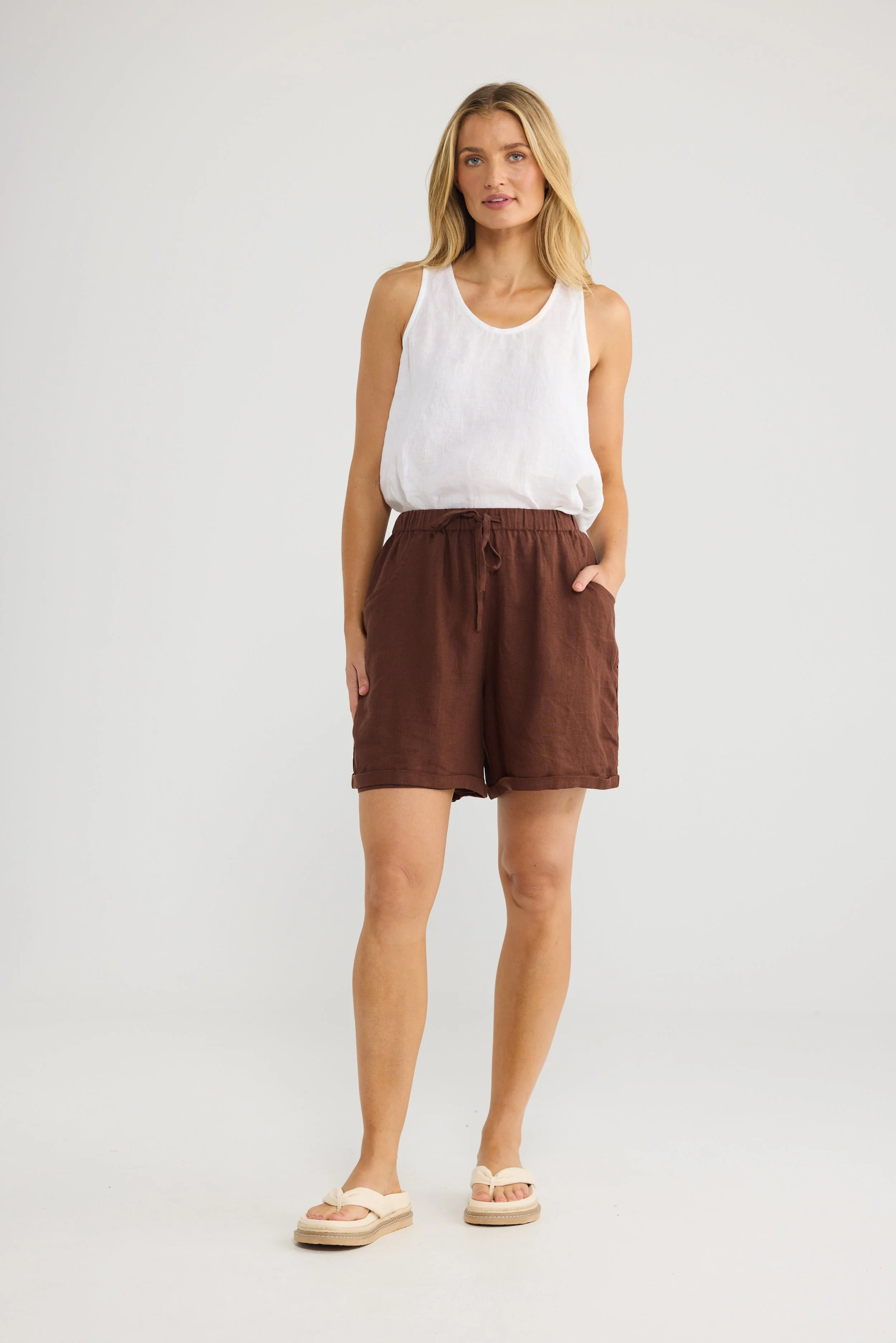 SHANTY-SH26339-1_Dune Shorts_Chocolate Linen_CottonWool (3).jpg