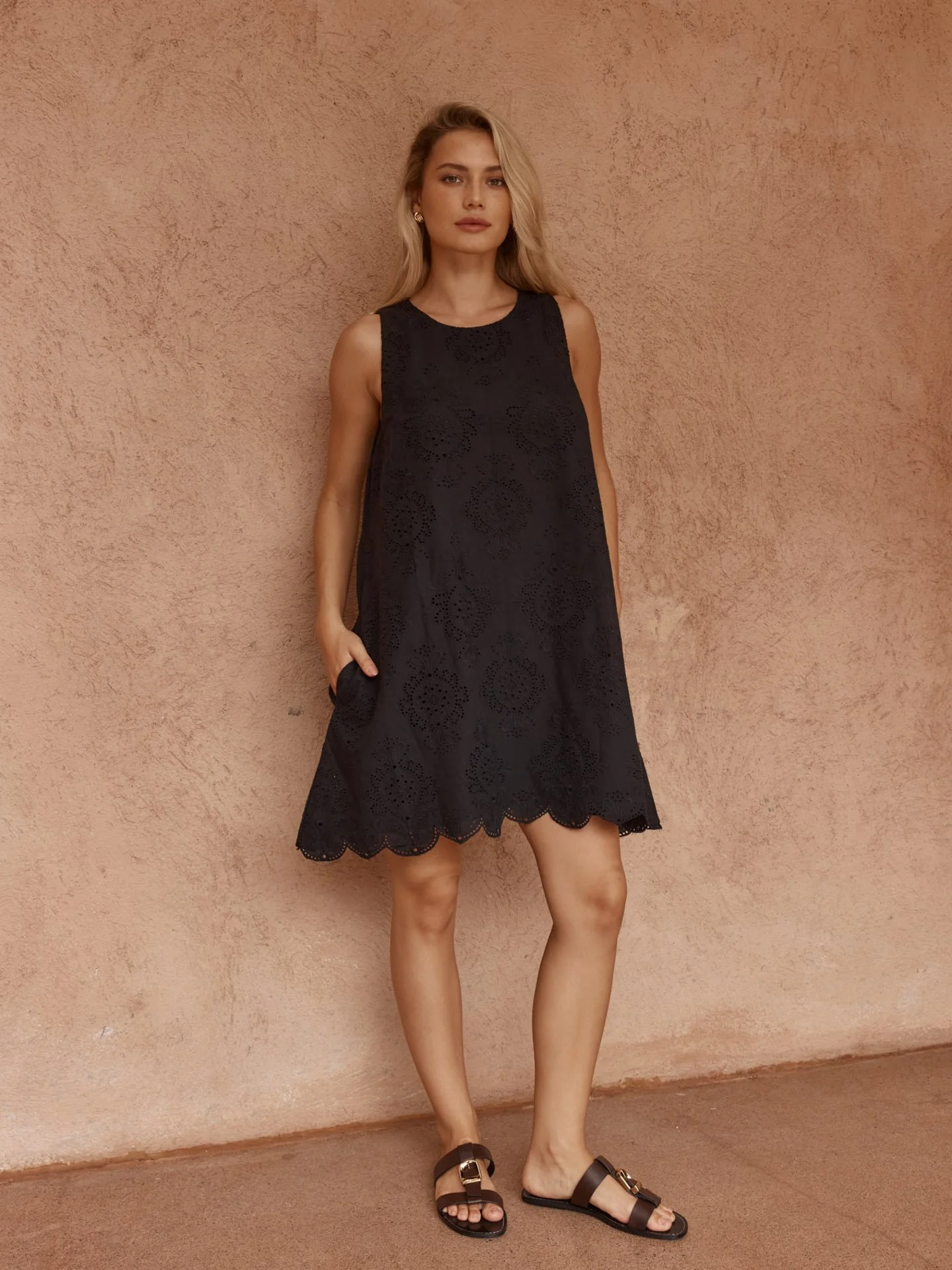 SASS-Mavis-Broderie-Shift-SS20859-BLACK_CottonWool (5).jpg
