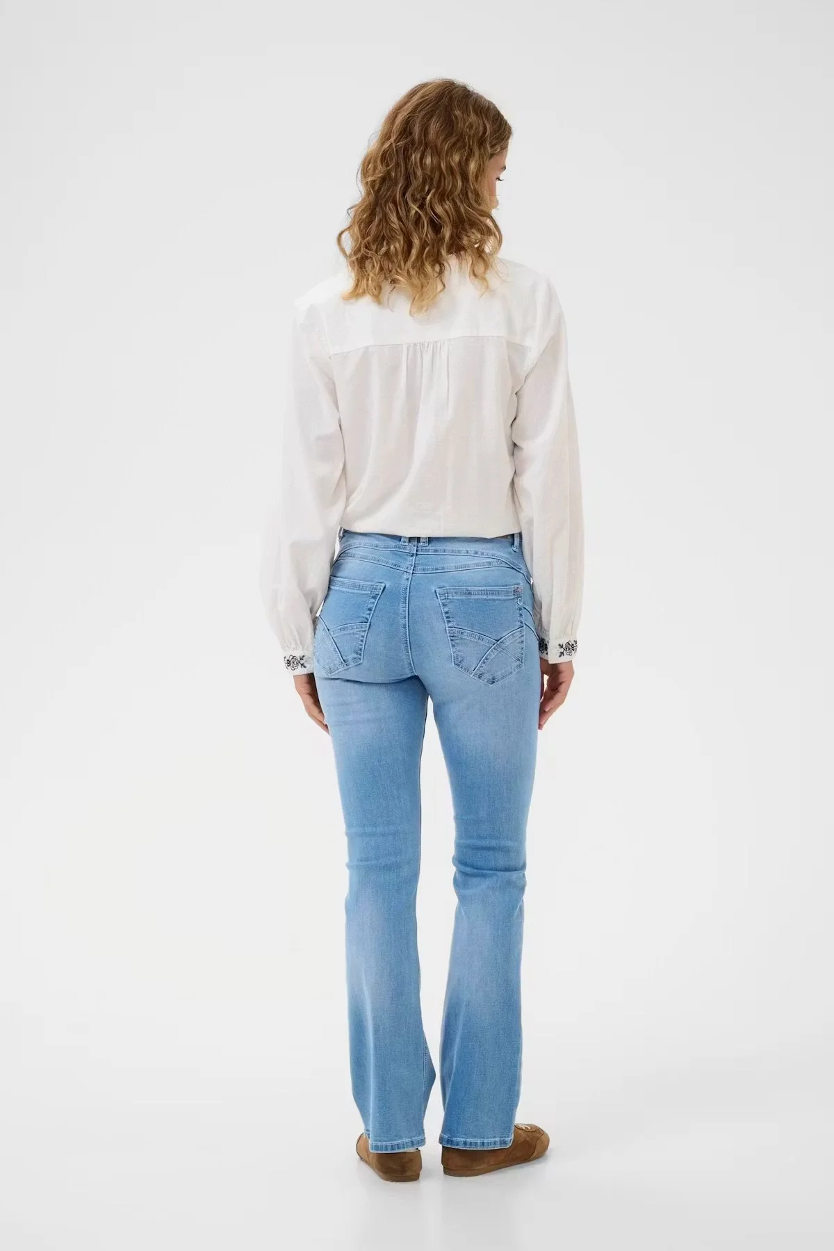 Cream-Clothing-Amalie-Bootcut-Jeans-Cleveland-Light-Blue-CottonWool (4).jpg