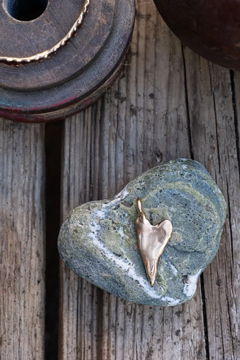 Pesci-Che-Volano-Guardino-Pendant-Black-CottonWool (2).jpg