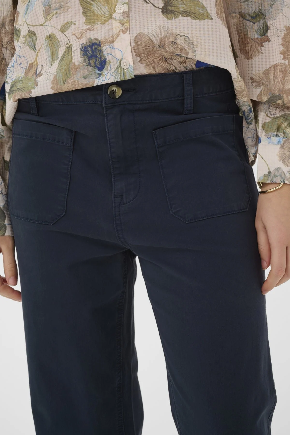 Cream-Clothing-Berta-Twill-Trousers-Navy-CottonWool (3).jpg