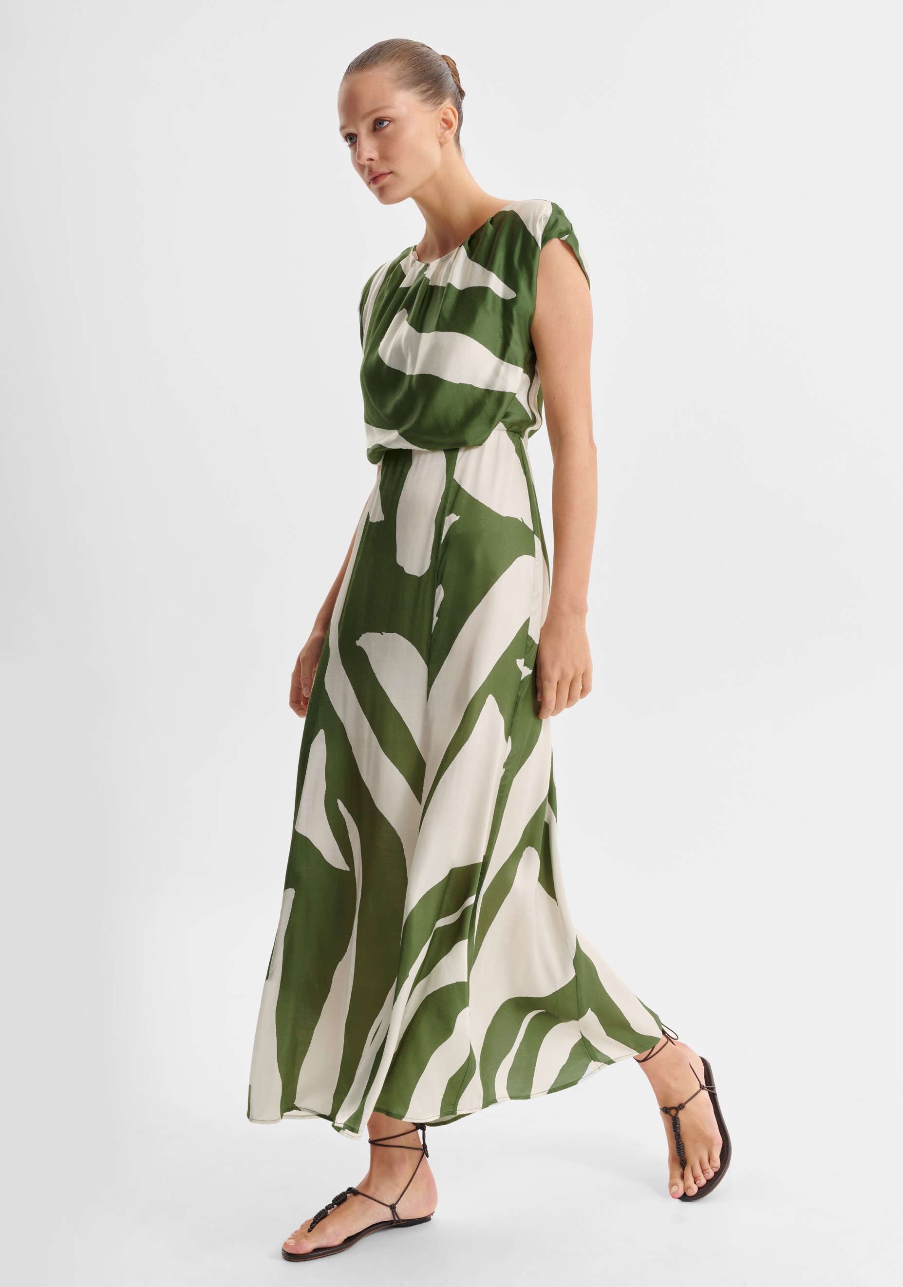 Morrison-AW26-Zinnia-Dress-Print_CottonWool (6).jpg