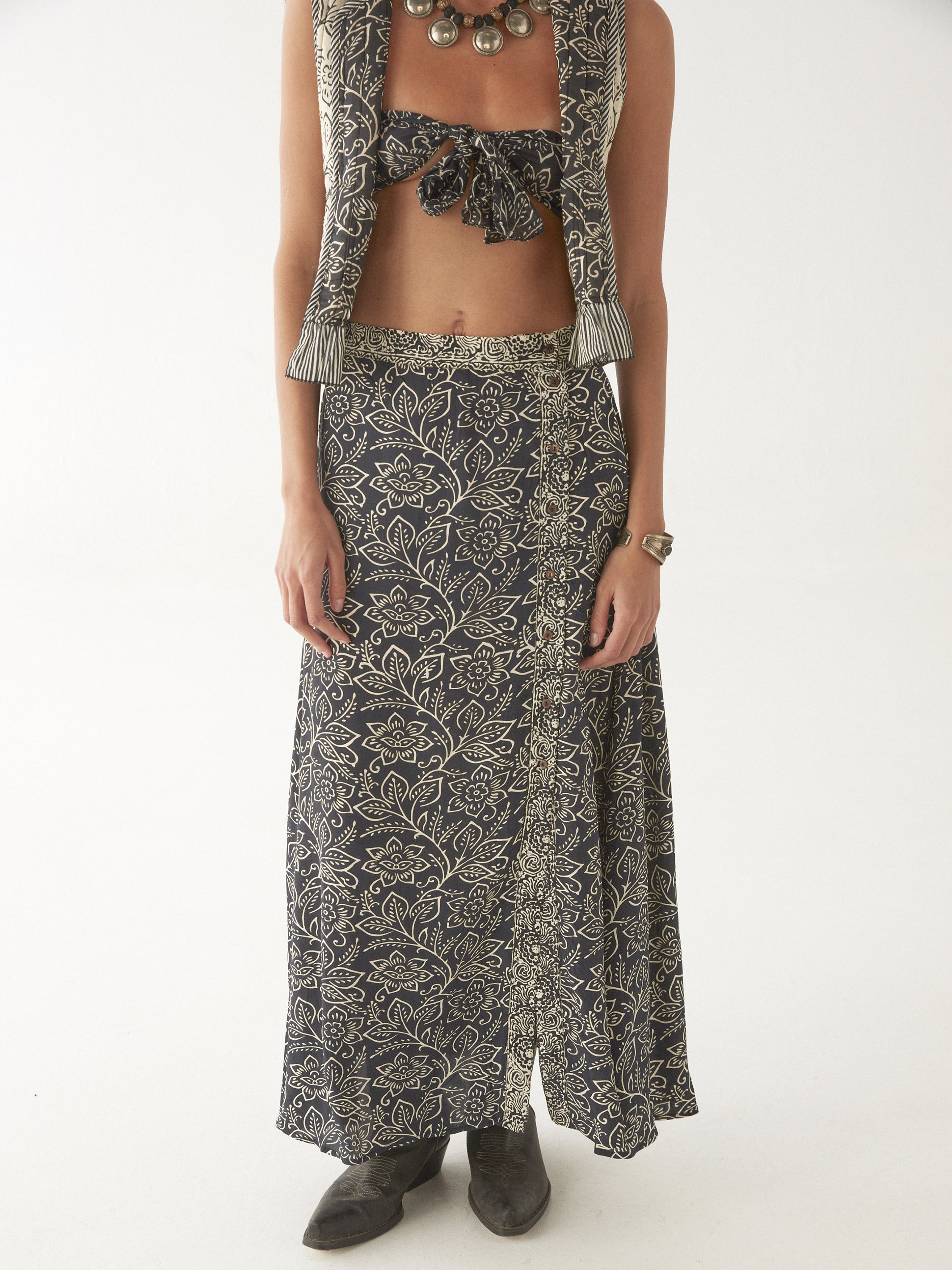 Maison-Hotel-Eeva-Skirt-Black-Sheep-CottonWool