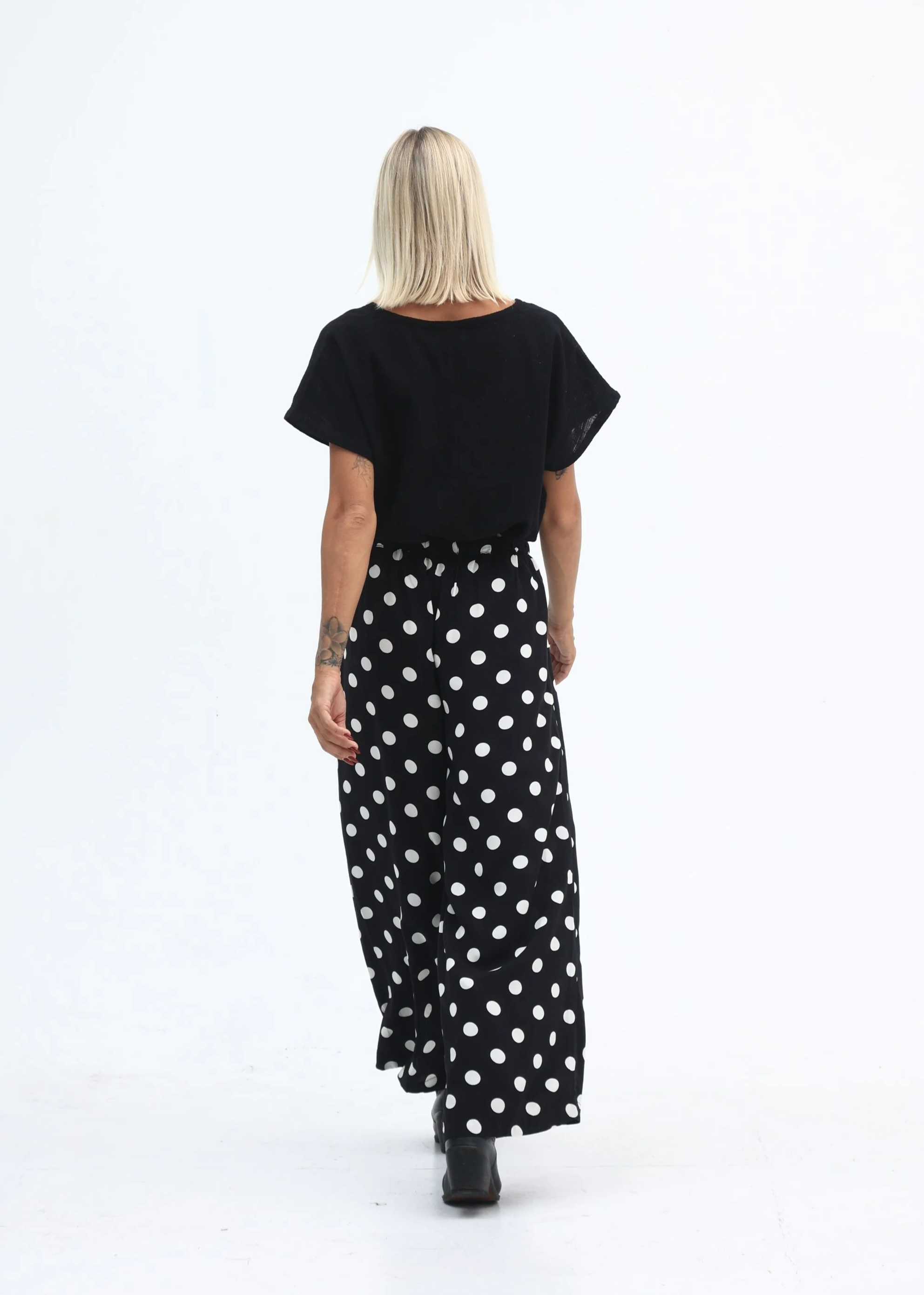 C4053+Milo+Spot+Wide+Leg+pant+black+_+white-C2029+Koa+cotton+V+neck+top+BlackC2029+Koa+cotton+V+neck+top+Black+w+C4053+Milo+Spot+Wide+Leg+pant+black+_+whiteIMGL0307.png