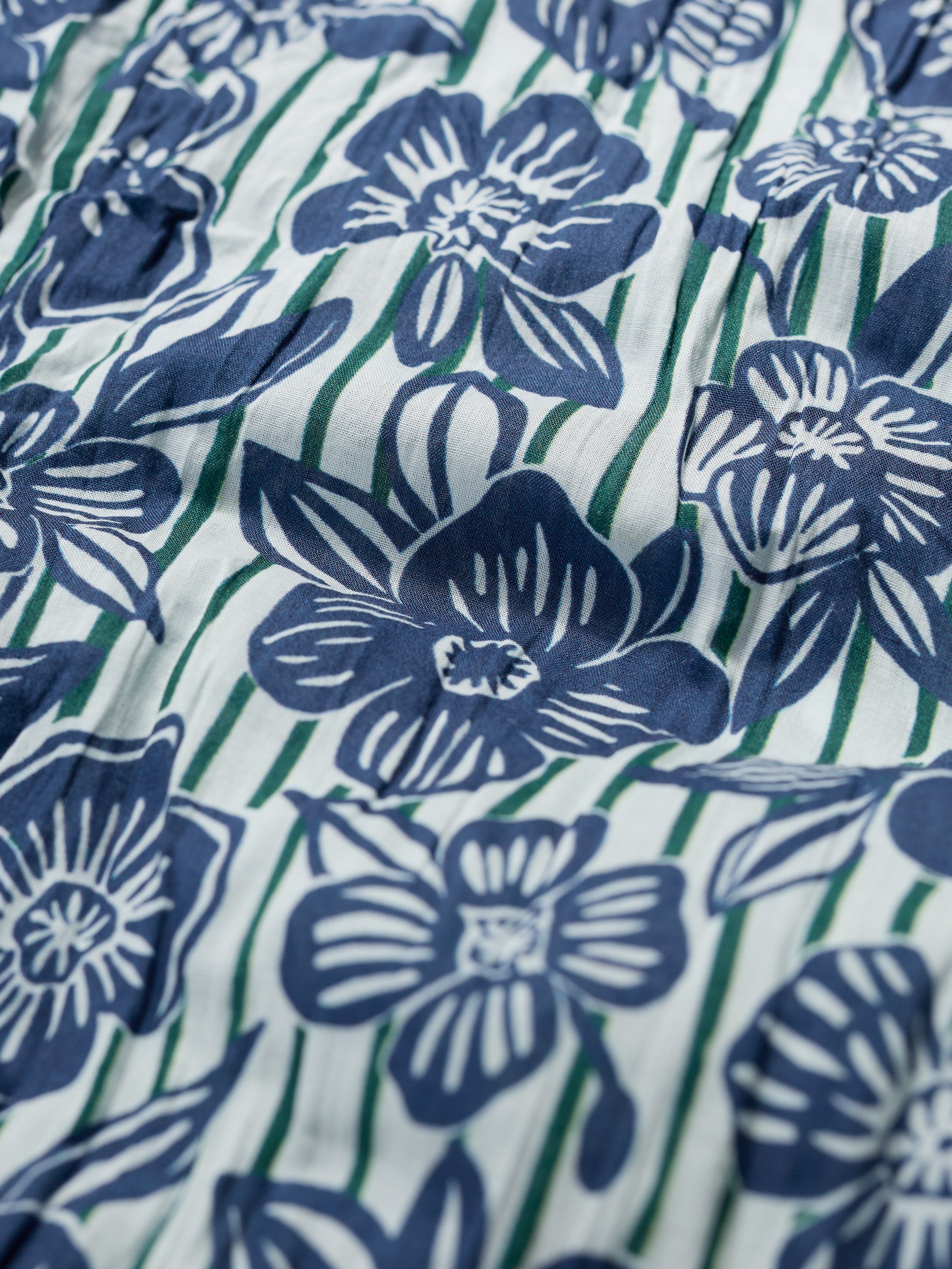 Seasalt-Larissa Shirt - Floral Imprint Chalk - CottonWool (1).jpg