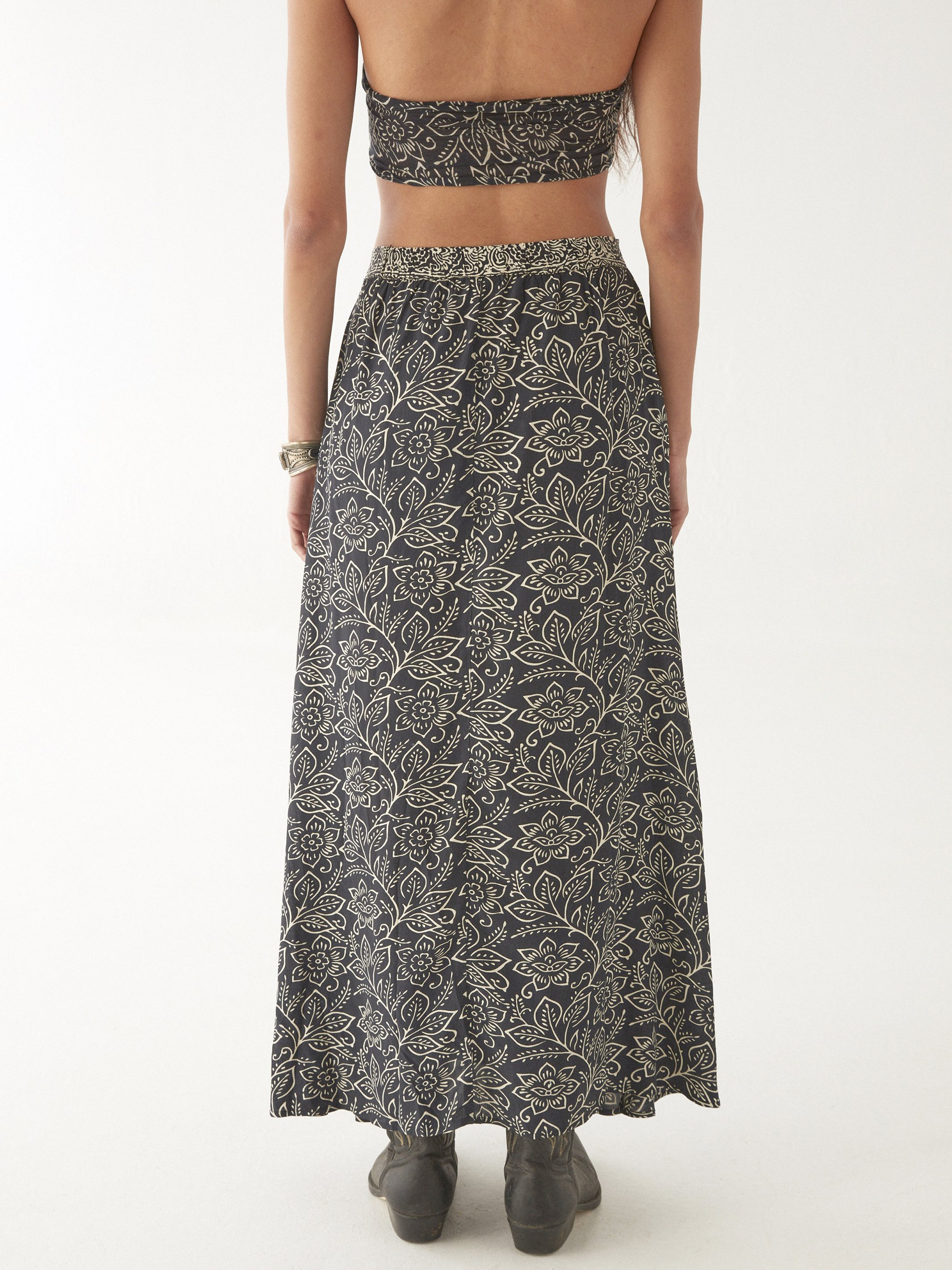 Maison-Hotel-Eeva-Skirt-Black-Sheep-CottonWool