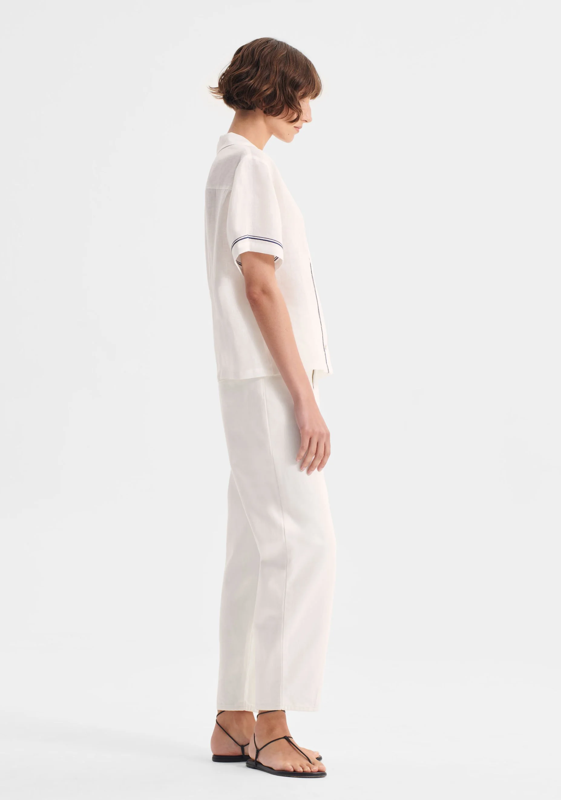 Morrison-SS25-Capri-Linen-Shirt-White_CottonWool (5).jpg