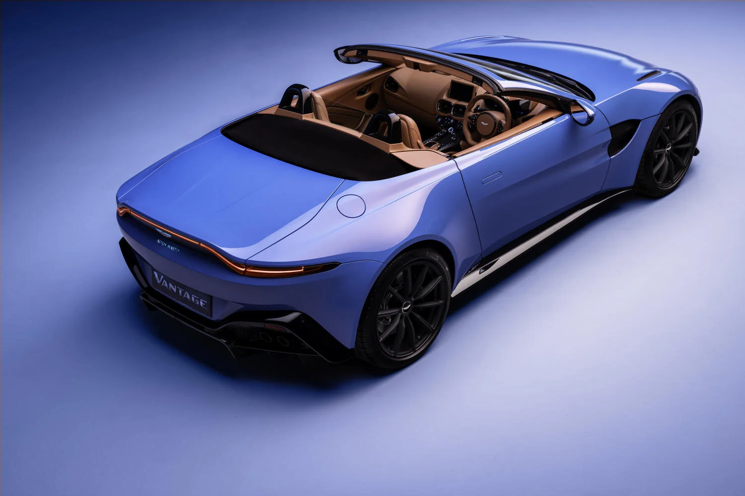 aston-martin-vantage-roadster-7..jpg