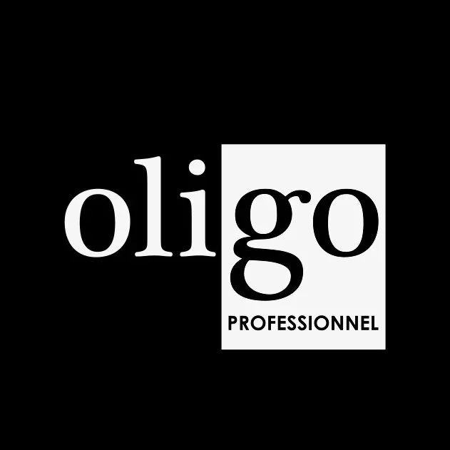 Logo with the word 'oligo' in large font, with a white rectangle containing the word 'PROFESSIONNEL' beneath the letter 'g'.