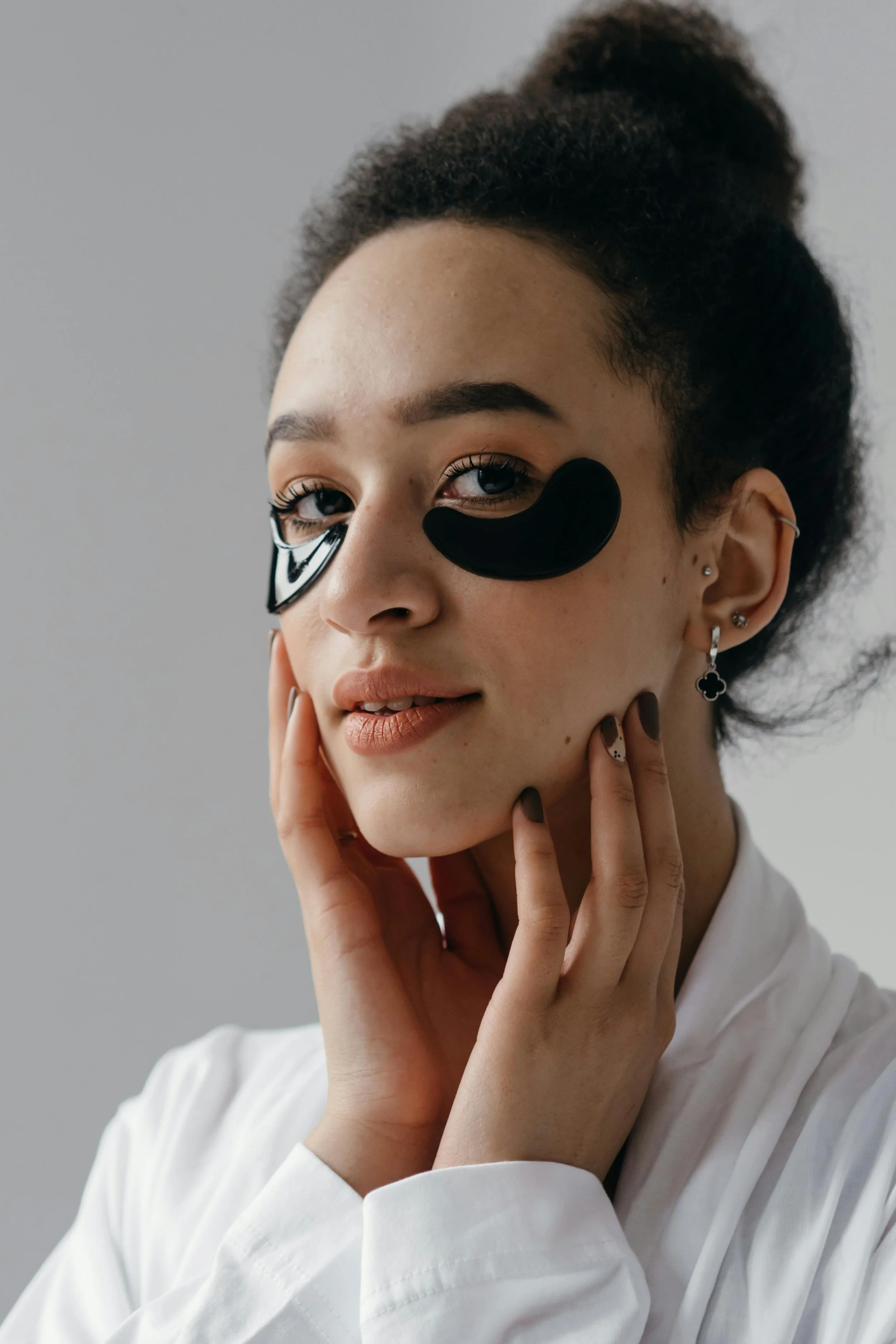 What Your Under-eye Dark Circles Are Really Telling You: Kidney health, Unresolved Trauma, and the Chinese Medicine Approach to Tired Eyes
