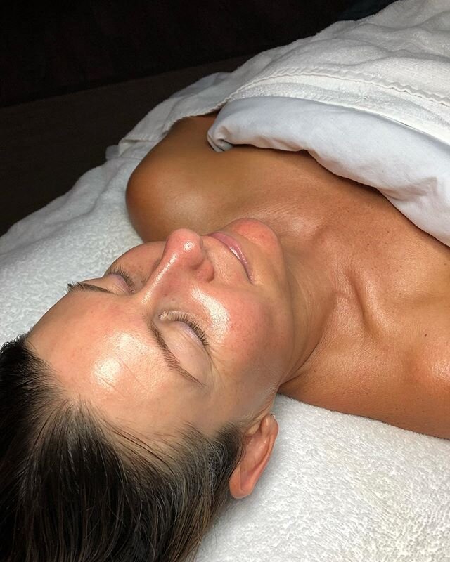 Oh my, how I&rsquo;ve missed loving on your faces. So much skincare love today with the amazing client friends I&rsquo;m blessed to have walk through my doors and share my space with. So grateful. 🥰
. . . . . . . . . . . . . . . . . . . .
#spaday #f