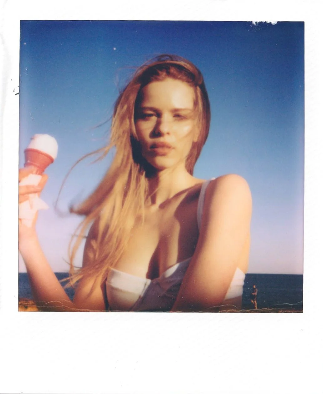 Lexie 01 sq white.jpg