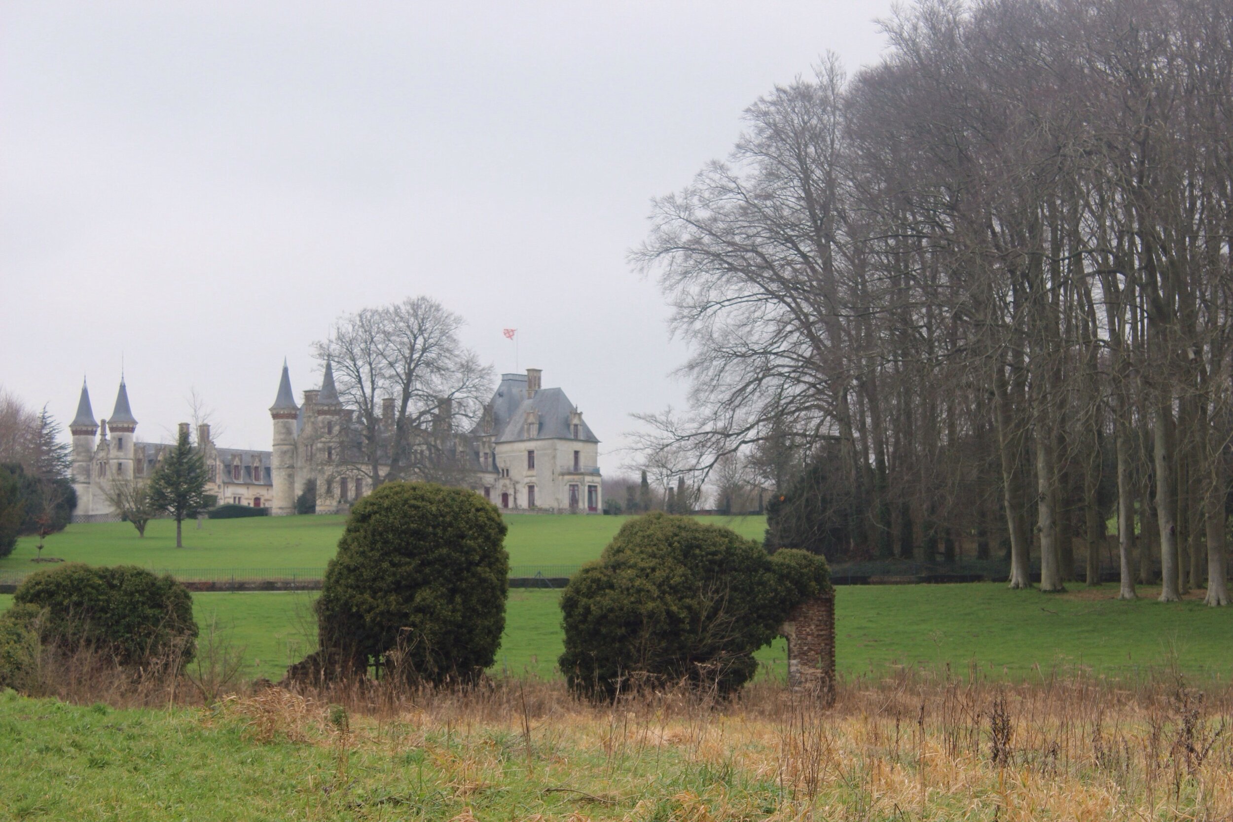 CHATEAU DE REGNIÈRE-ÉCLUSE.jpg