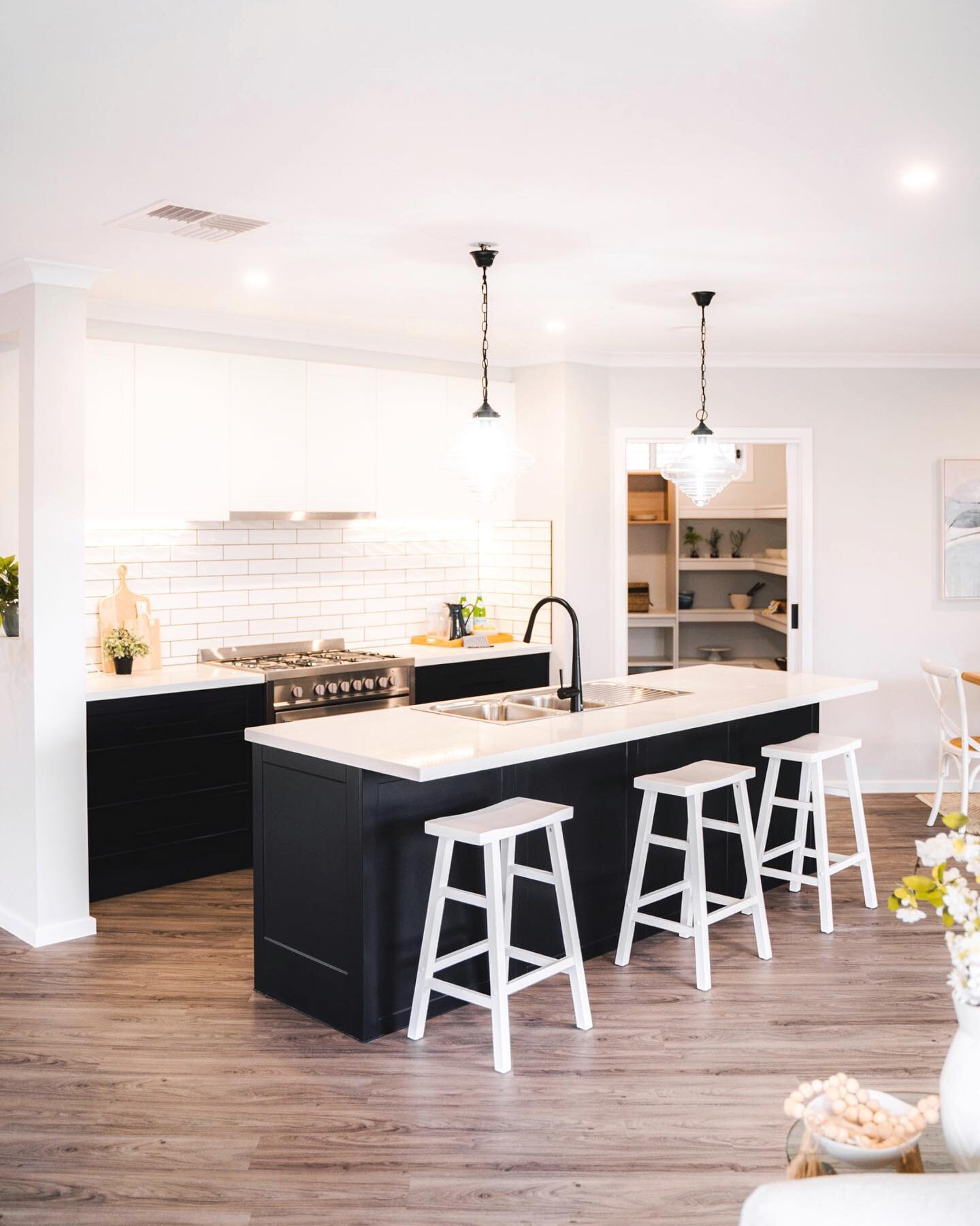 A beautiful island benchtop plays hero in the centre of a kitchen, it&rsquo;s the hub of feast preparation, gathering and entertaining - the beating heart of the home. Ready to design a kitchen with us? Book a Planning Session today, link in bio. 
- 