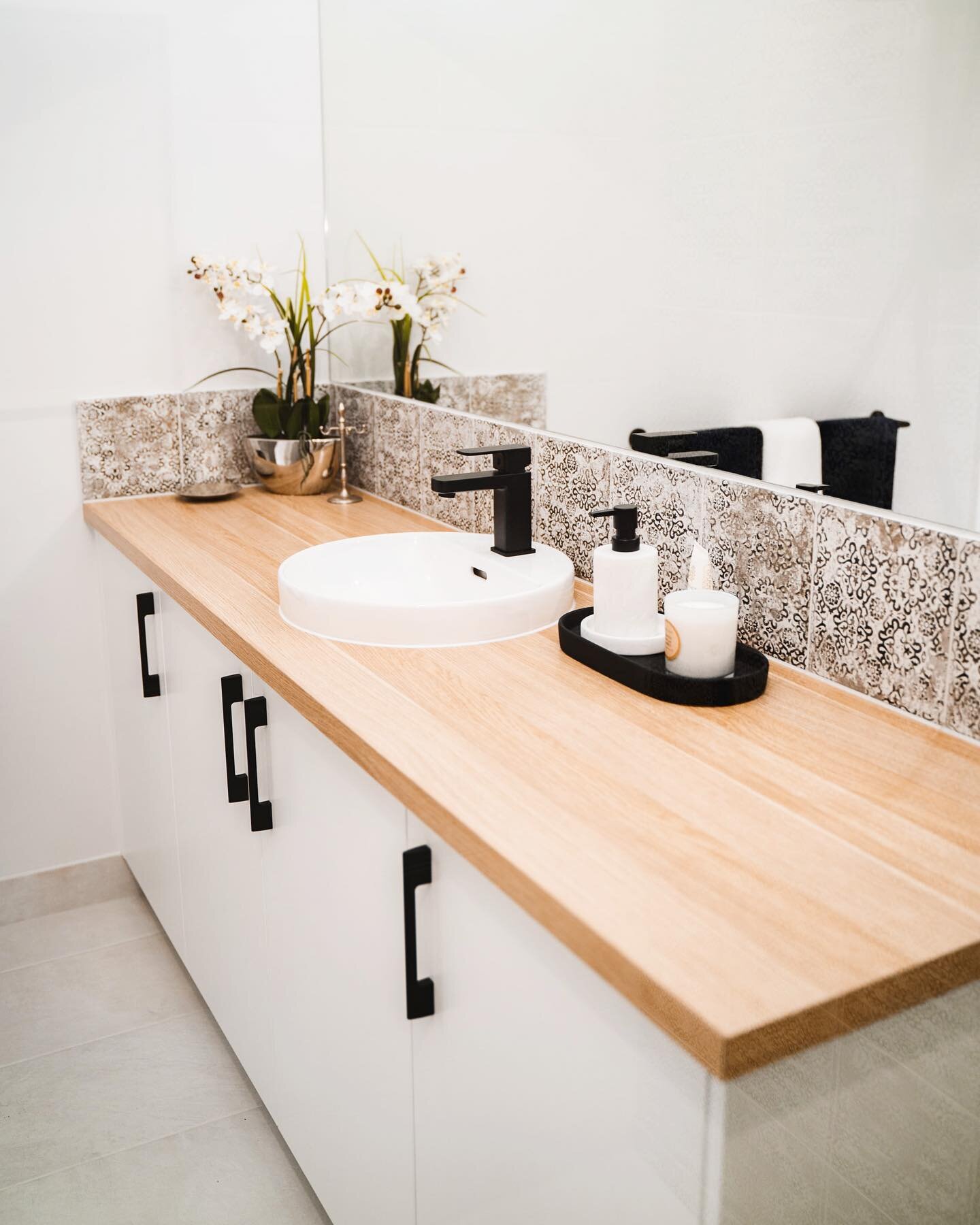 Improving your bathroom vanity can completely change the look/feel of your bathroom. 
-
Does your vanity need an update? Book a free Planning Session, link in bio.