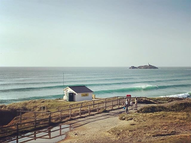 Lines for days. #surftrip #cornwall #gwithianbeach #summer #surfing #waves #roughingit #allsurfedout @freddieayliffe