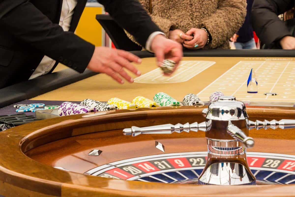 The Gambling Strategy That's Guaranteed to Make Money and Why You Should  Never Use It