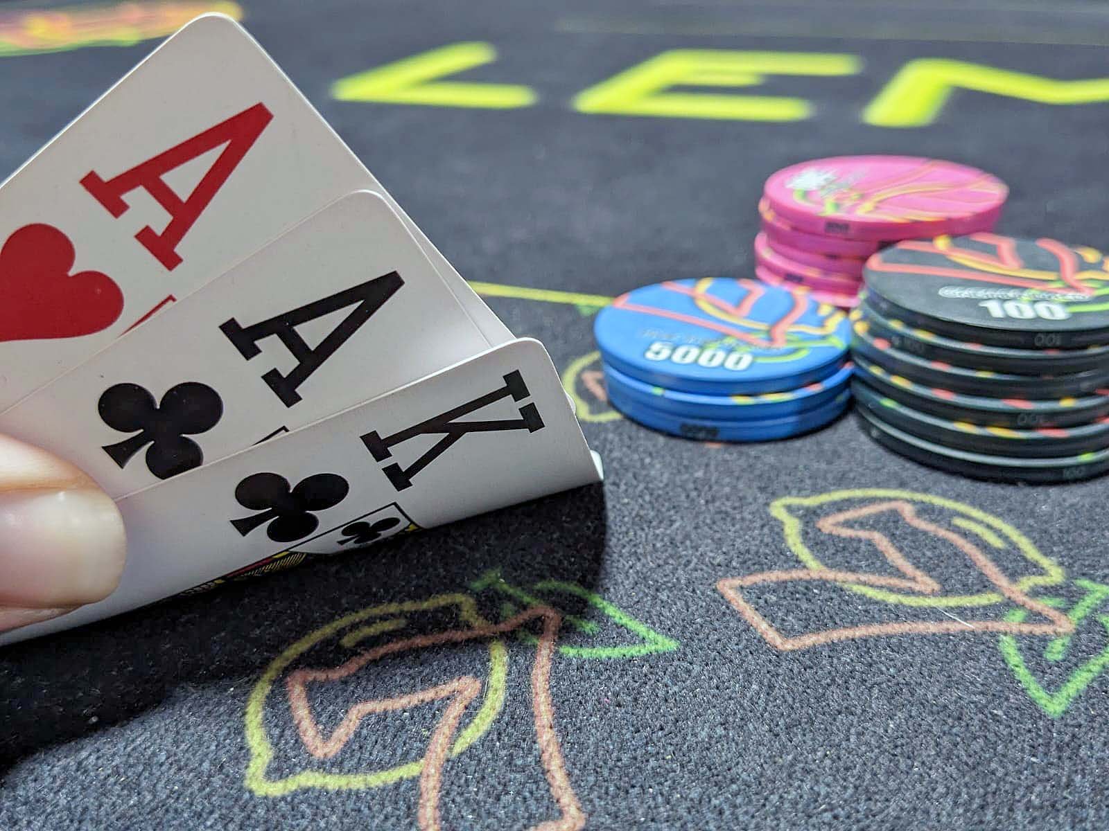 What is Crazy Pineapple poker and how do you play it? — Lemons