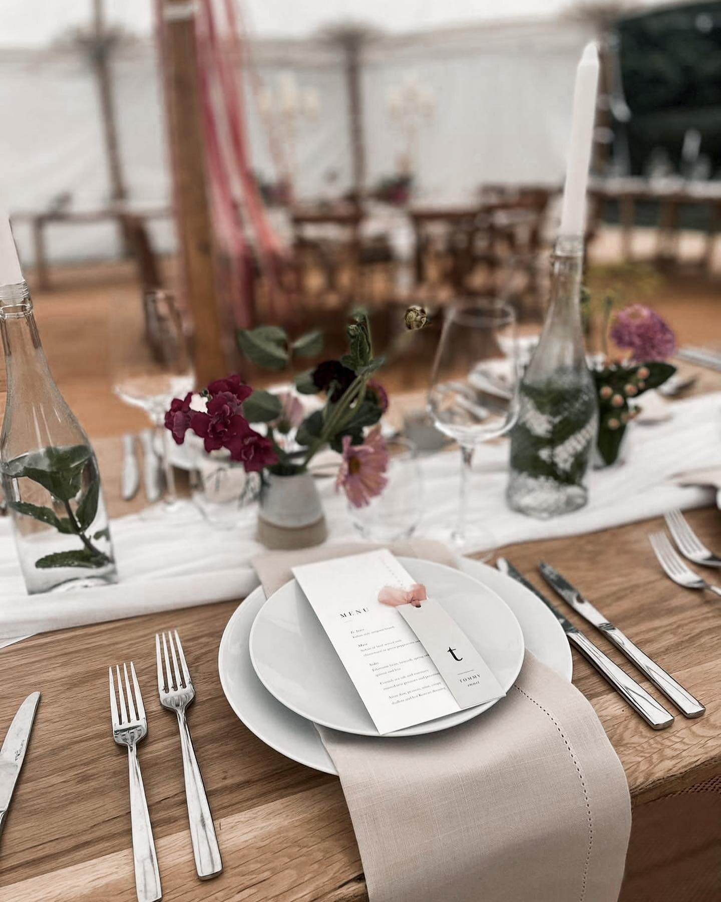 Menus are an important detail of a table setting, it can be stylish or rustic depends of your wedding style. Pretty paper or a stained wood sign with a gorgeous hand writing.

Pic 1 &amp; 3 @natspaperstudio 
Pic 2 &amp; 4 @lucca_studios 
.
.
.
.
#wed