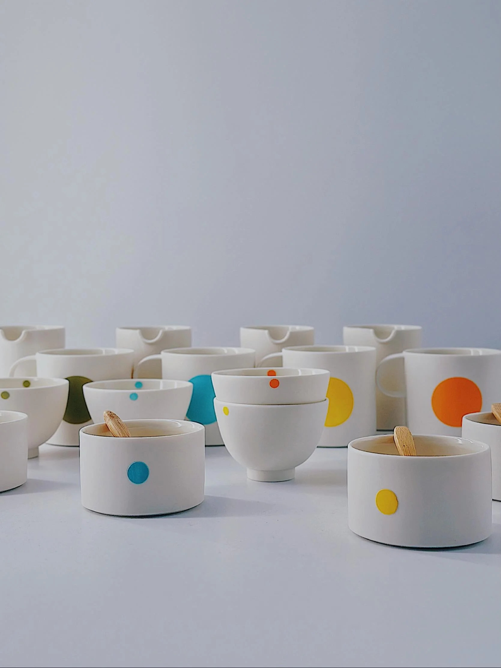 Lots of dots&hellip; polished porcelain pourers, espresso cups, mini bowls and slip dotted pots&hellip;
.
.
.
#handmade #wheelthrown #porcelain #pottery #porcelainpottery  #handmadeceramics #modernceramics #studiopotter #maker #contemporaryceramics #