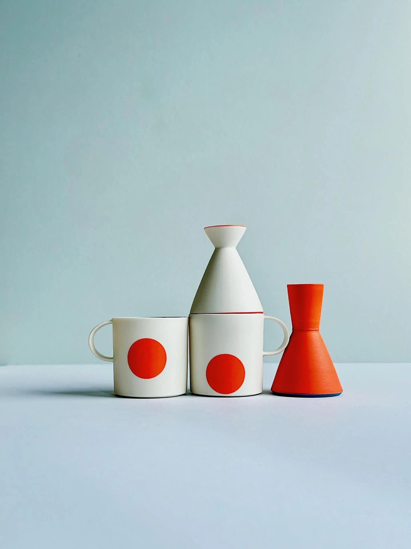 The continuing mini vase adventures and acrobatics :)
.
.
.
.
.
 #wheelthrown #porcelain #porcelainpottery #handmadeceramics #carshaltonartists