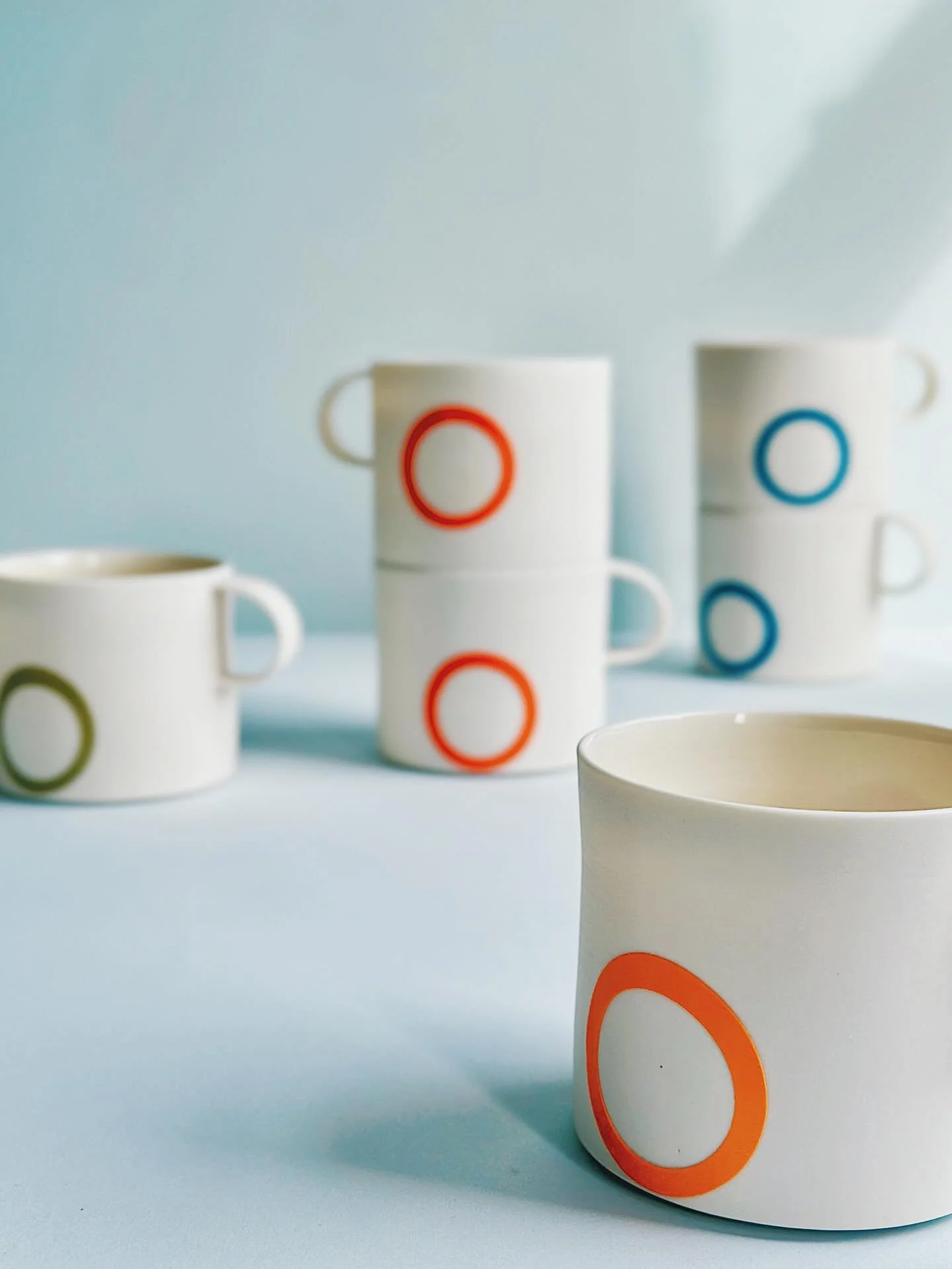 More mugs on a Monday morning : D 
.
.
.
.
.
 #wheelthrown #porcelain #studiopottery #contemporaryceramics #carshaltonartists