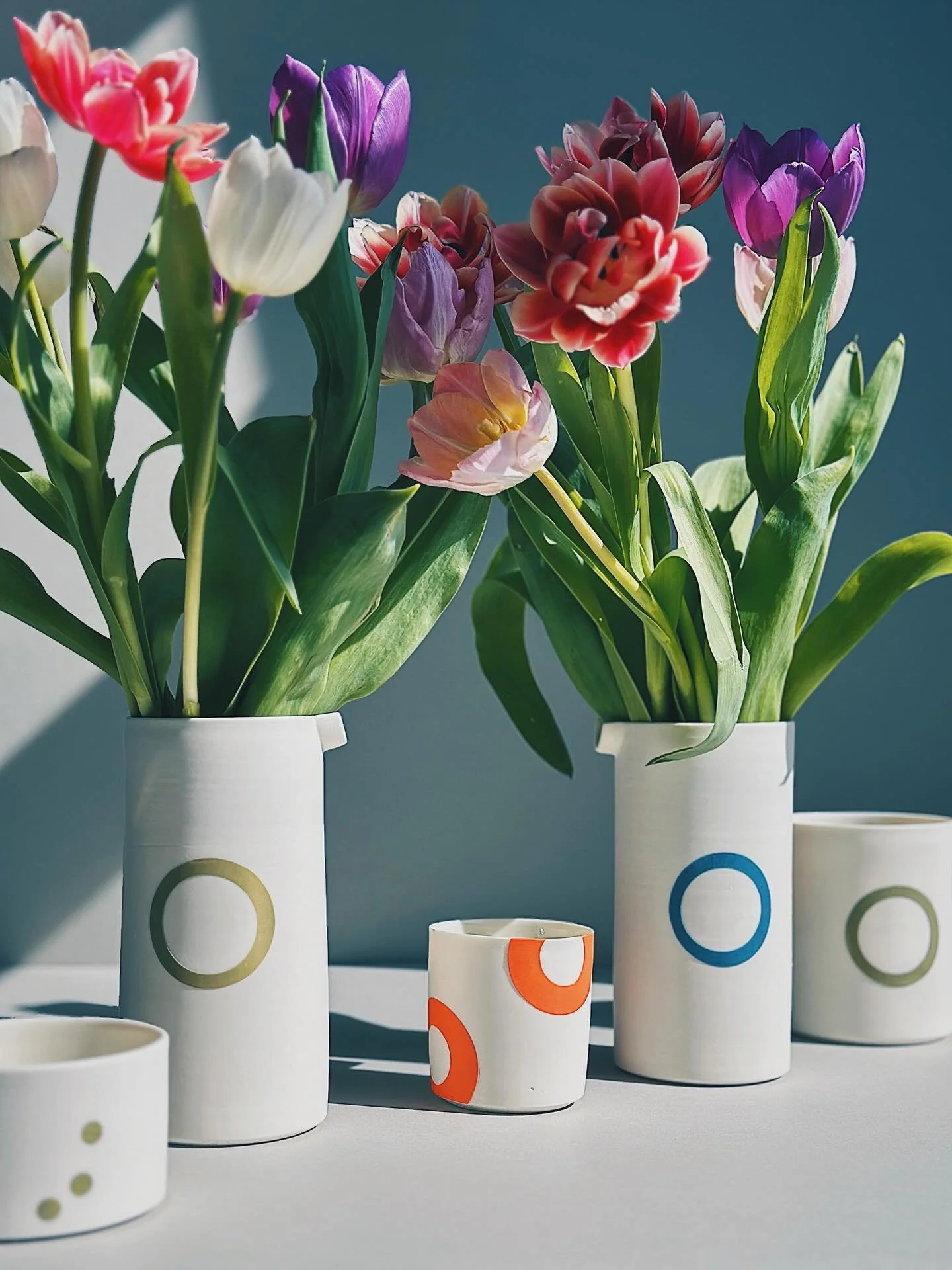 Happy Friday! : D &hellip; Flowers looking fab in a couple of polished porcelain pourers with slip stencil circles 
.
.
.
.
.
 #wheelthrown #porcelain #studiopottery #contemporaryceramics #carshaltonartists