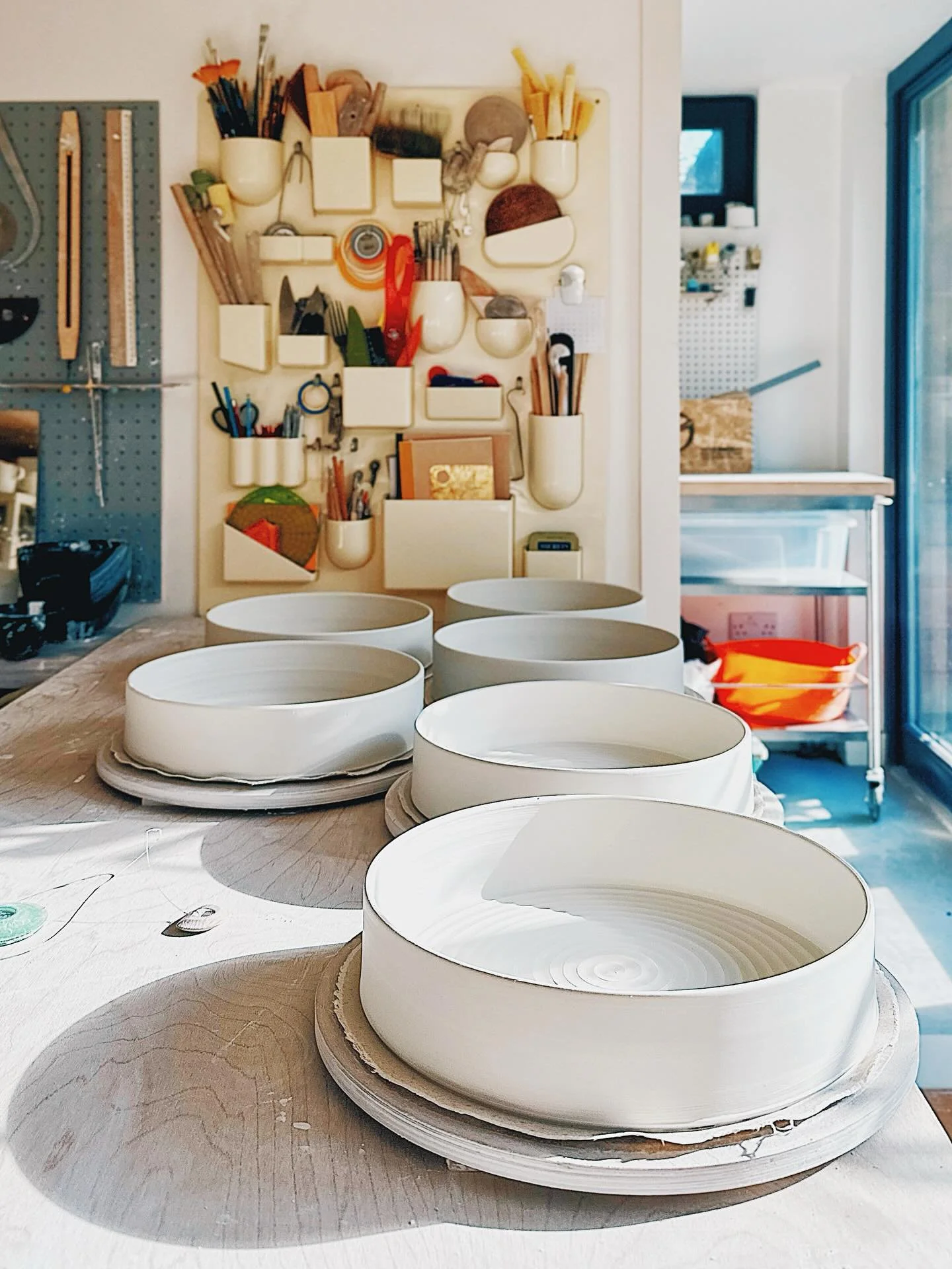 Big dishes and lovely light in the studio this week. 
.
.
.
.
.
 #wheelthrown #porcelain #studiopottery #contemporaryceramics #carshaltonartists