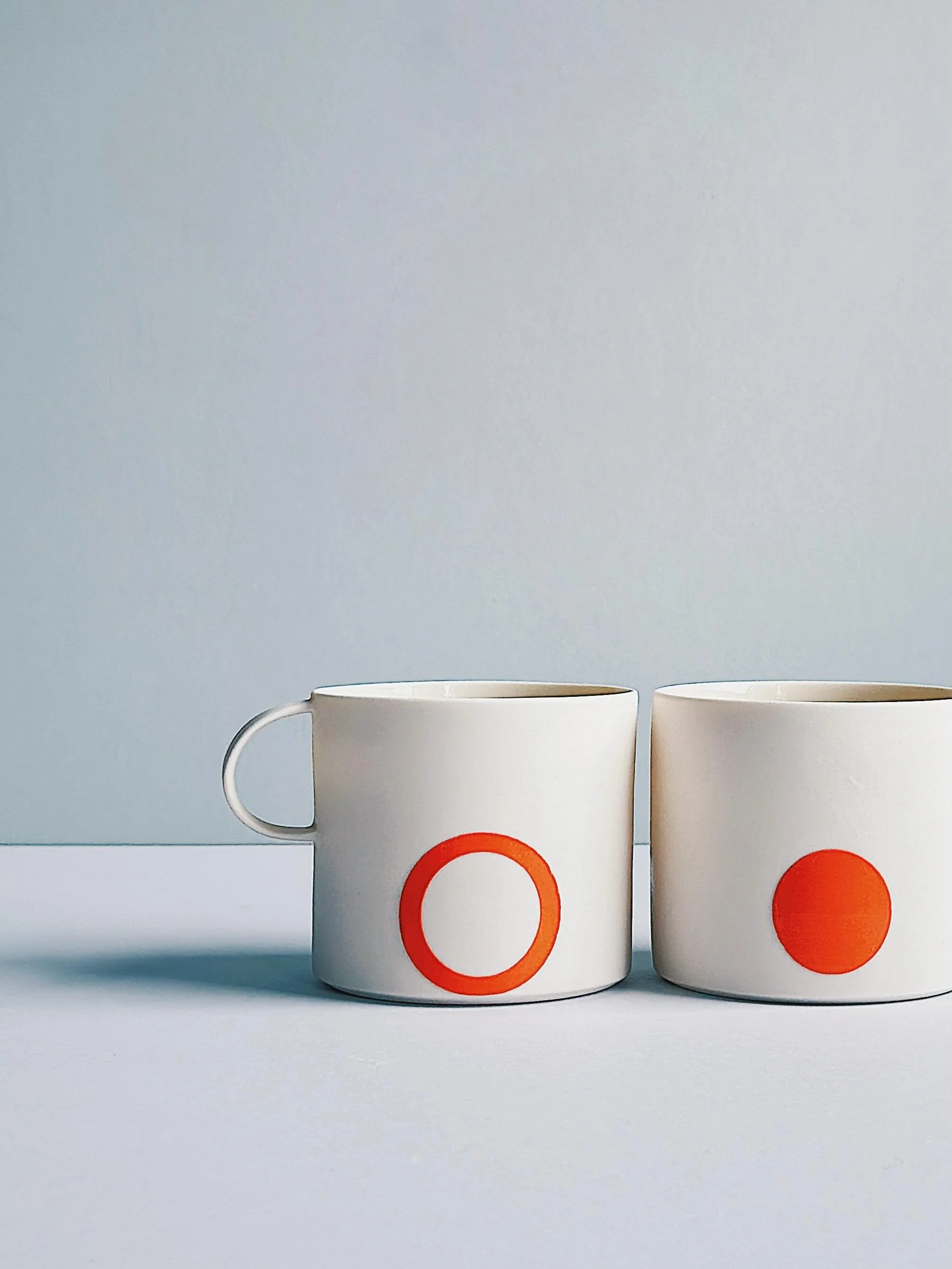 Slip circle dot mugs in red and blue 
.
.
.
.
.
 #wheelthrown #porcelain #studiopottery #contemporaryceramics #carshaltonartists
