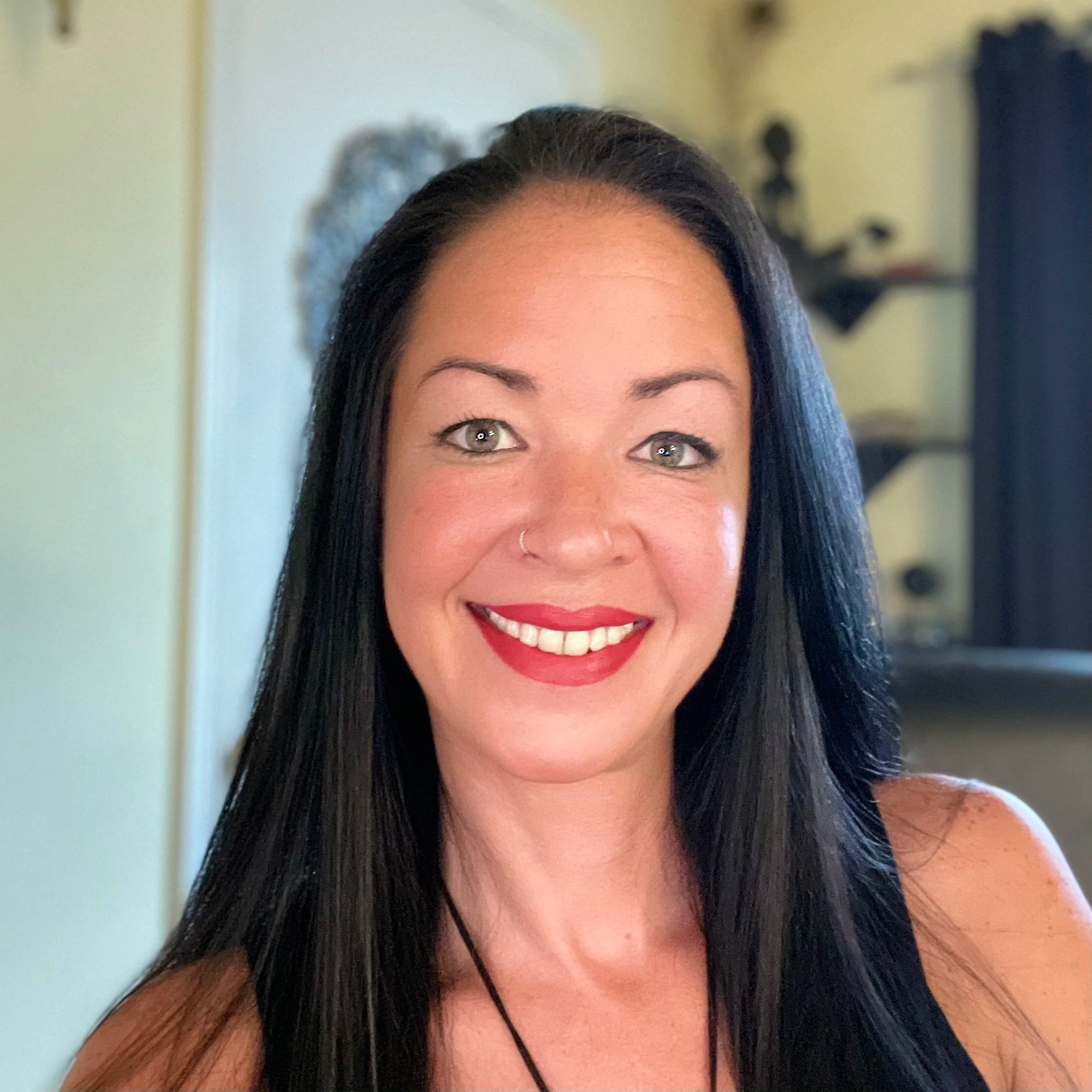 Portrait of Stefanie Mossakowski, an innovative transformational mentor providing integrated somatic work in Elgin, TX