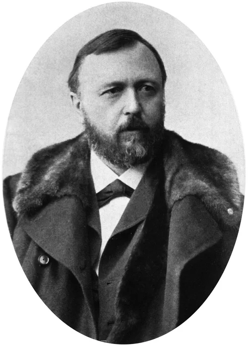 Photo of Richard von Krafft-Ebbing, who is wearing an expensive looking coat with a fur collar