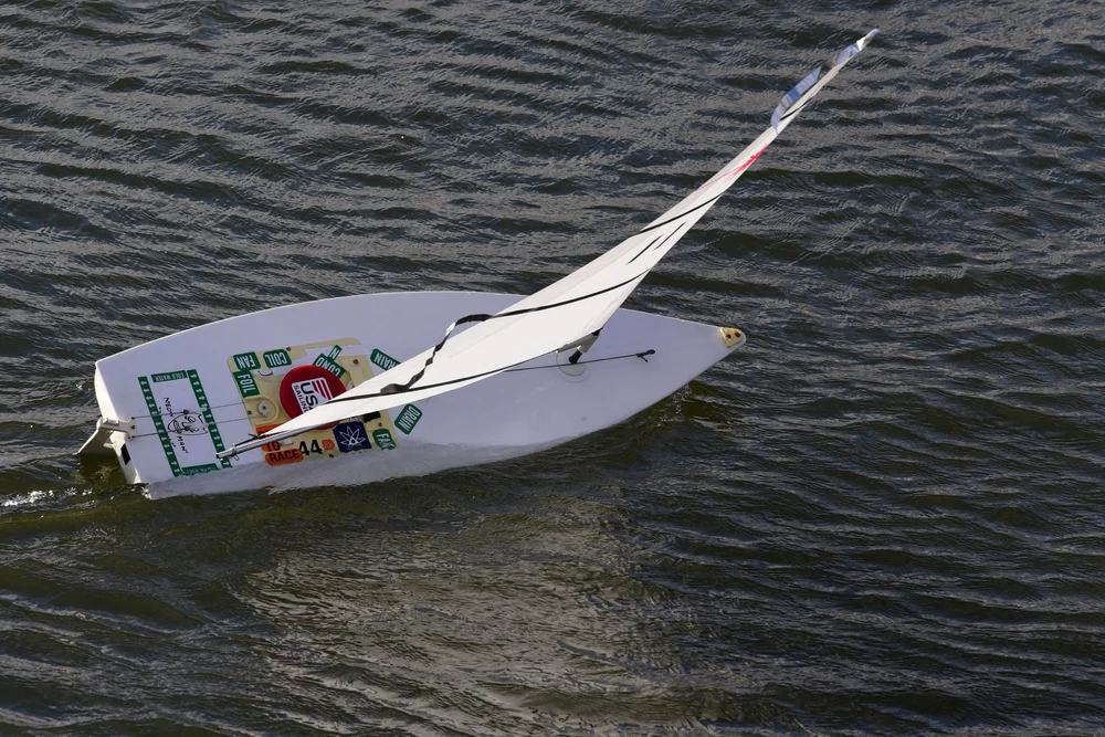 Looks like a Laser, sails like a Laser. Hike!!