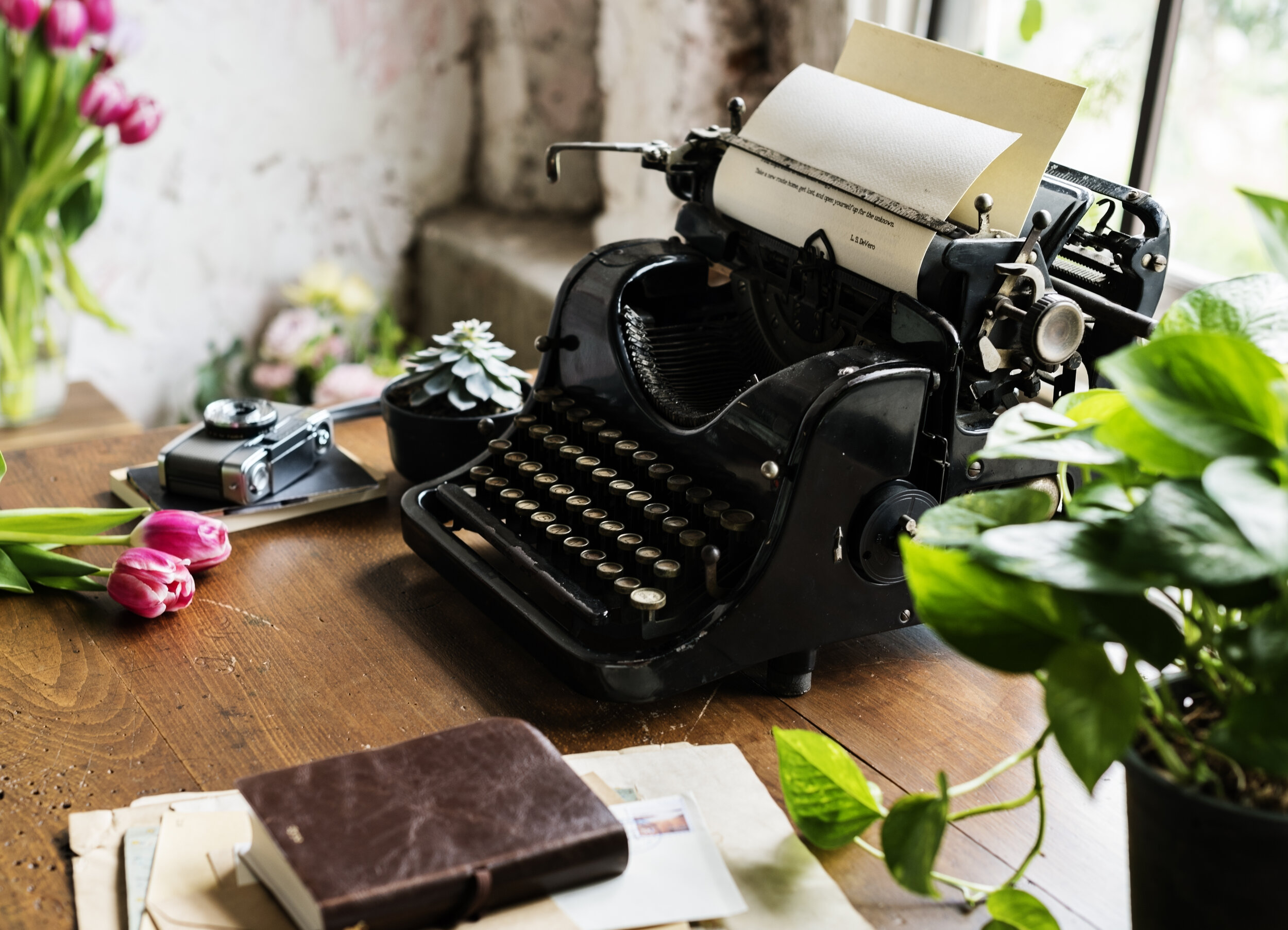 retro-typewriter-machine-old-style-by-tulips-flowe-PKAZVN9.jpg