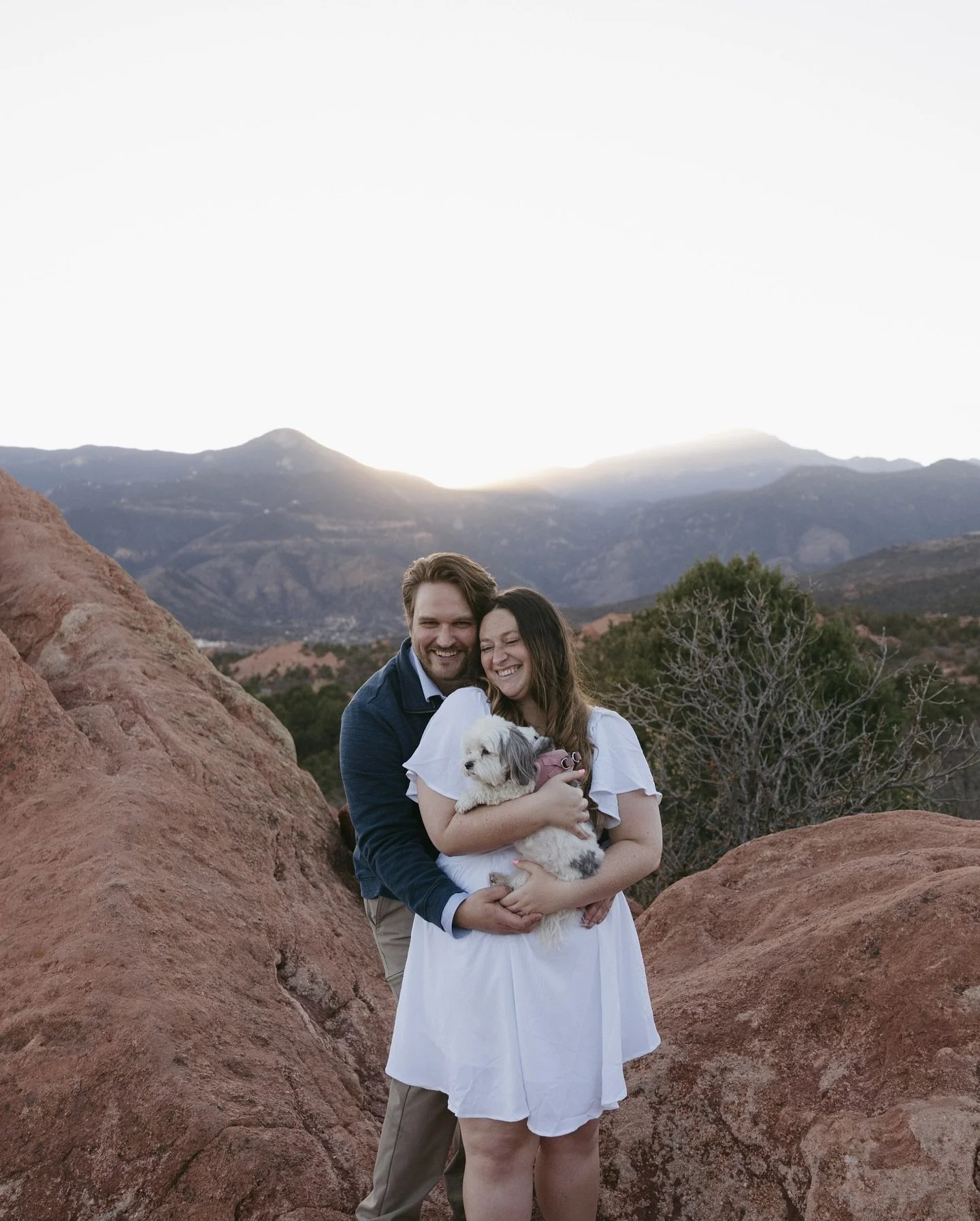 A cozy little evening at Garden of the Gods with these two cutie pies 🥰

It&rsquo;s iconic. It offers a variety of views. And the sunsets there are top notch!! 

#gardenofthegods #gardenofthegodsengagement #gardenofthegodsphotographer #coloradoengag
