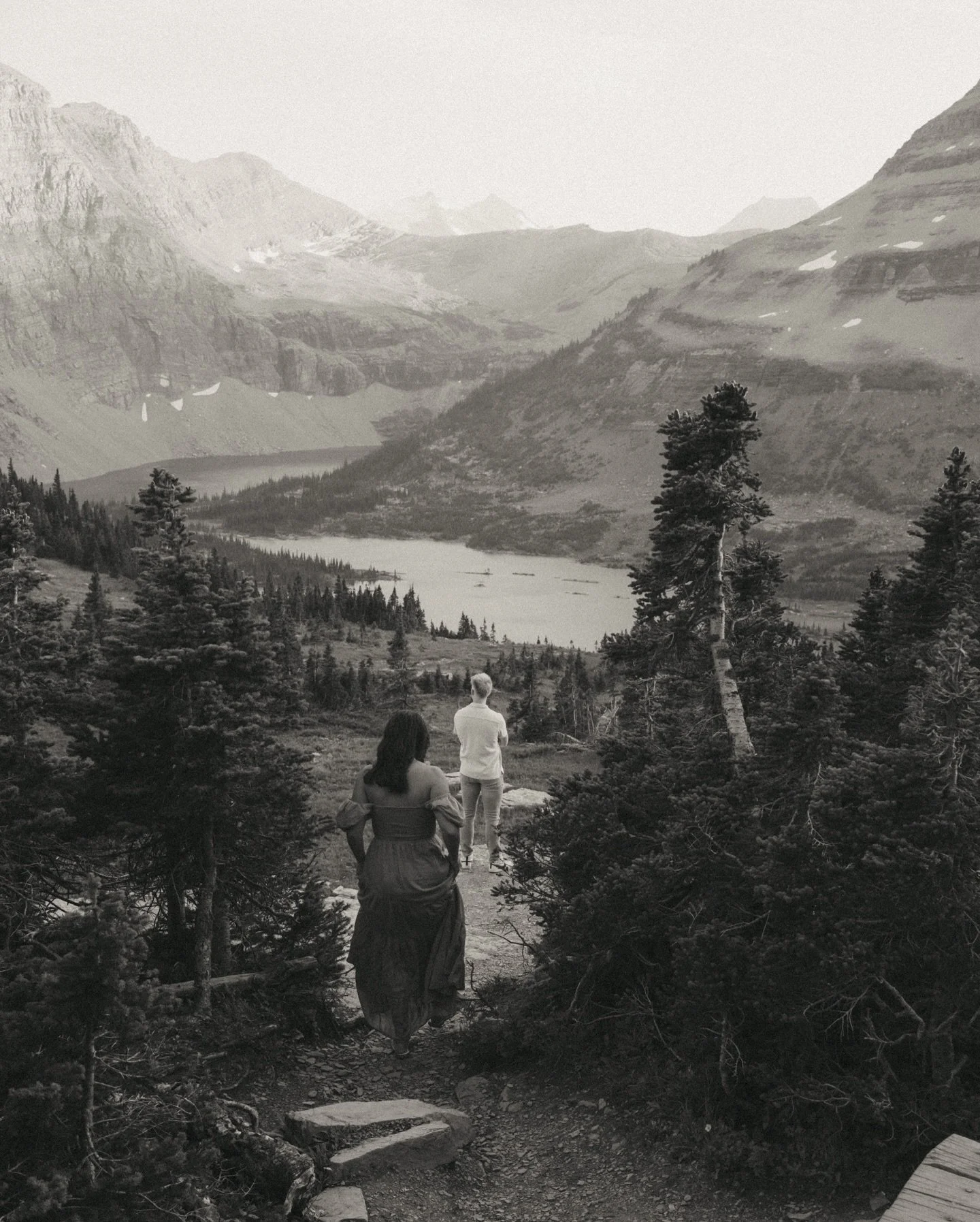 @glaciernps you sure are pretty 💛

#glaciernationalparkengagement #glacierengagement #glacierproposal #glaciernationalpark #gnpengagement #montanaengagement #montanacouple #glaciercouple #mountainengagement #nationalparkengagement #adventureengageme